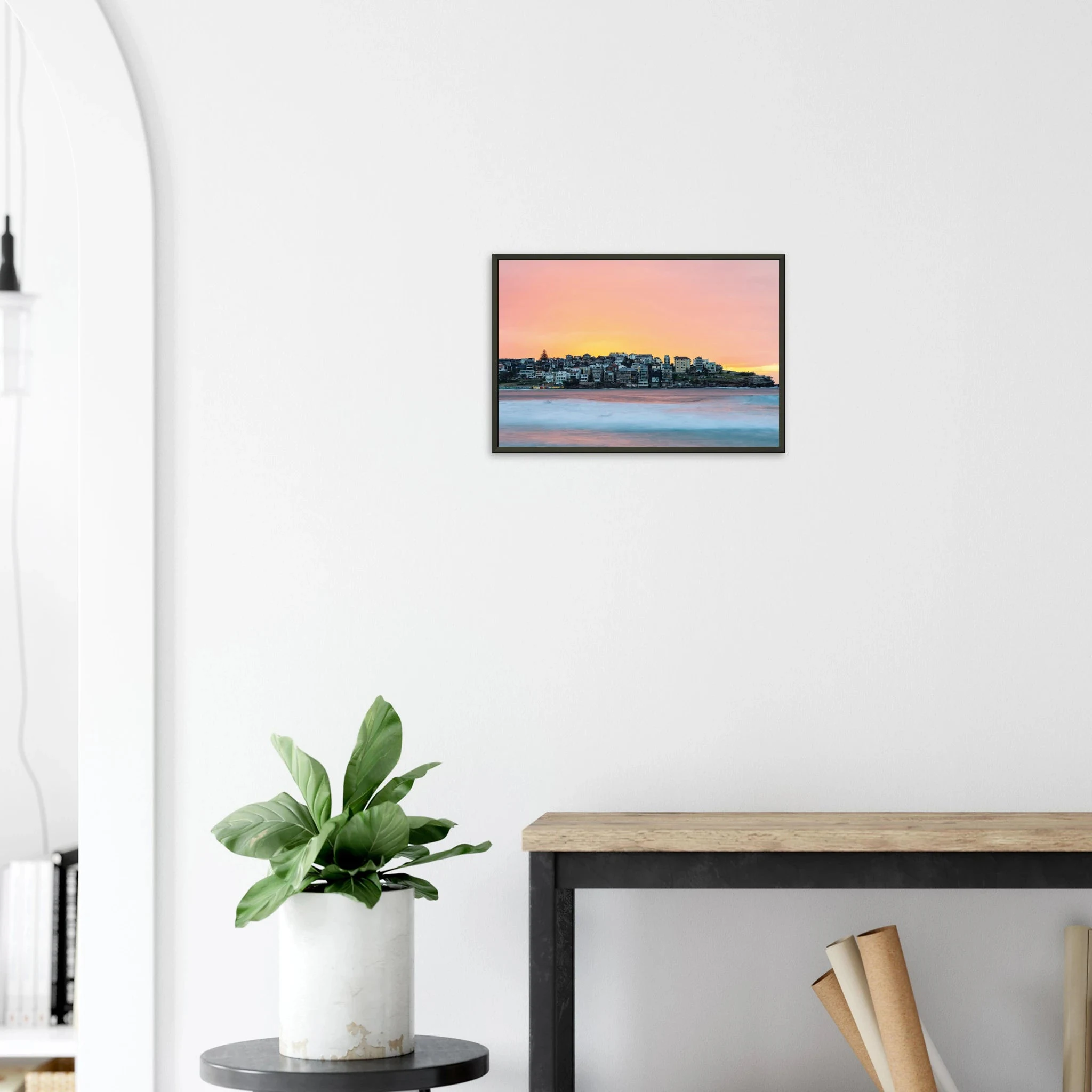 Bondi Beach, Australien – Ikonischer Stadtstrand im Osten Sydneys mit klassischem Beachbreak und Surfkultur-Geschichte. Poster im Metallrahmen.