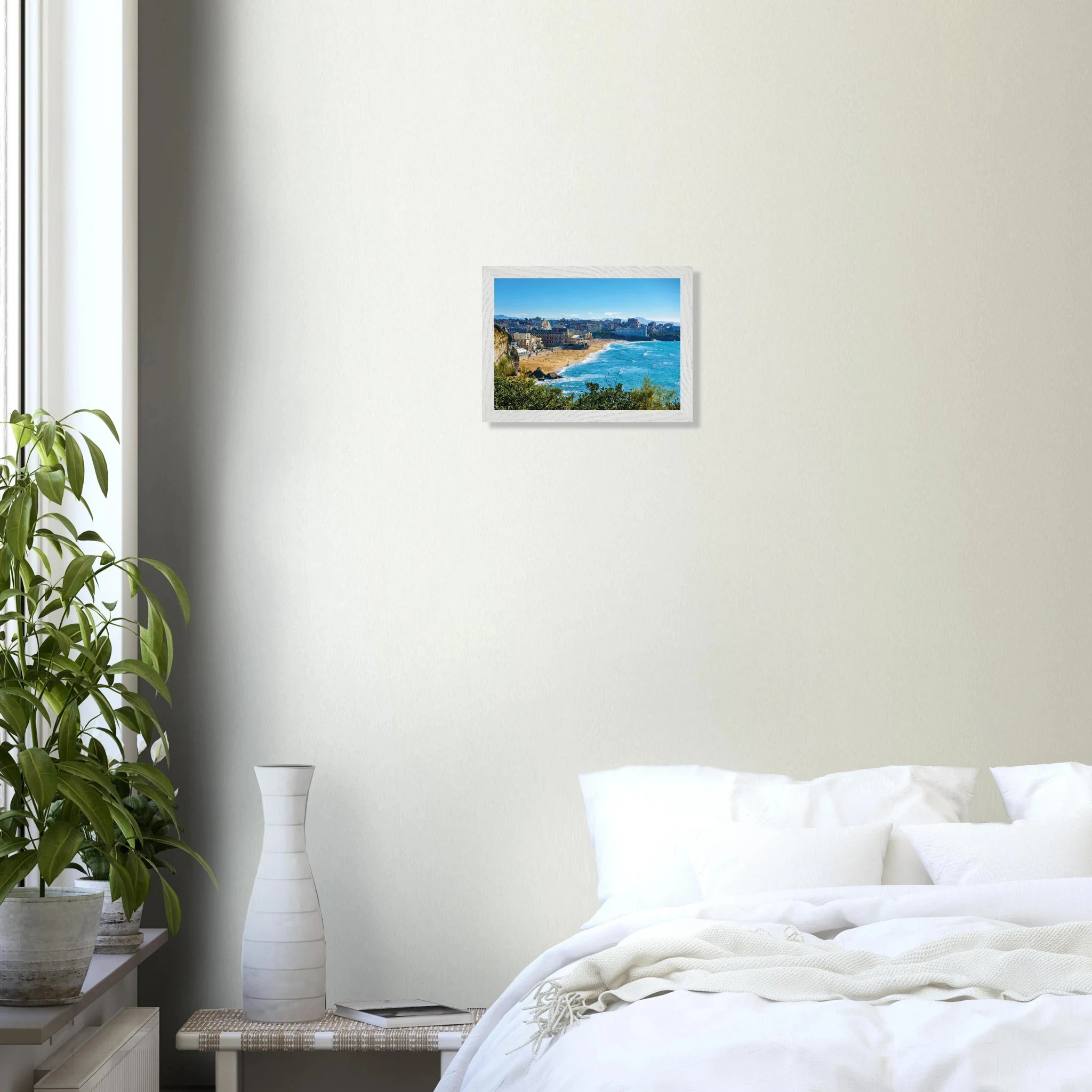 Biarritz, Frankreich – Mondäner Surfort am baskischen Atlantik, Wiege des europäischen Wellenreitens seit den 1950er-Jahren. Poster im Galerie-Holzrahmen.