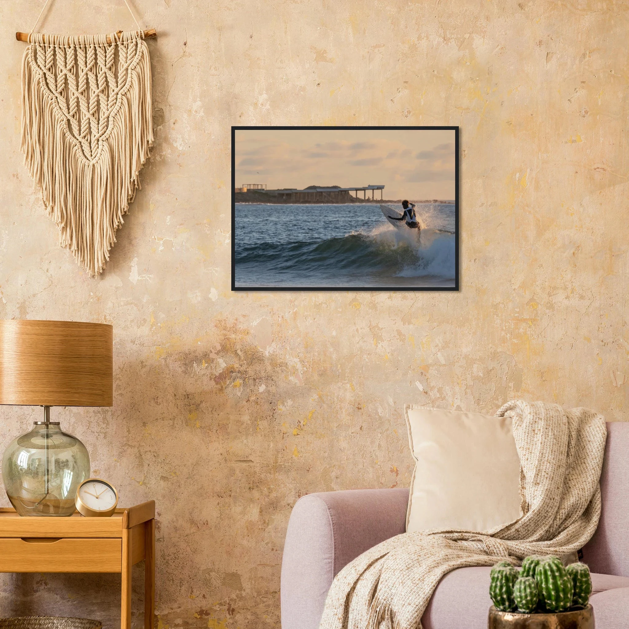 Busua, Ghana – Westafrikanisches Fischerdorf an der Goldküste mit konstantem Beachbreak und Surfschulen. Poster im Holzrahmen.