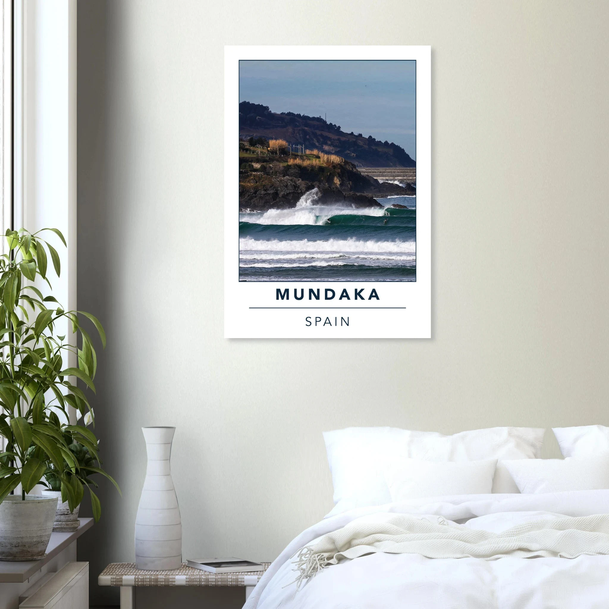 Mundaka, Spanien – Linke Flussmündungswelle im Baskenland, eine der längsten Barrels Europas. Poster.