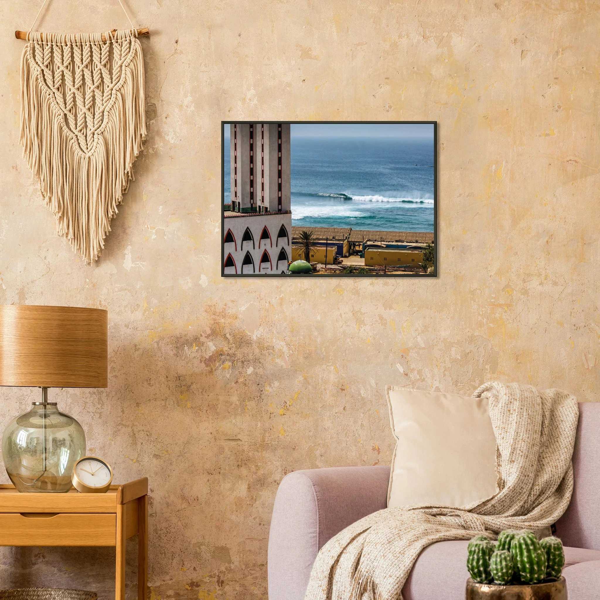 Saly, Senegal – Westafrikanische Küstenstadt an der Petite Côte mit Riffwellen und warmem Atlantik. Poster im Metallrahmen.
