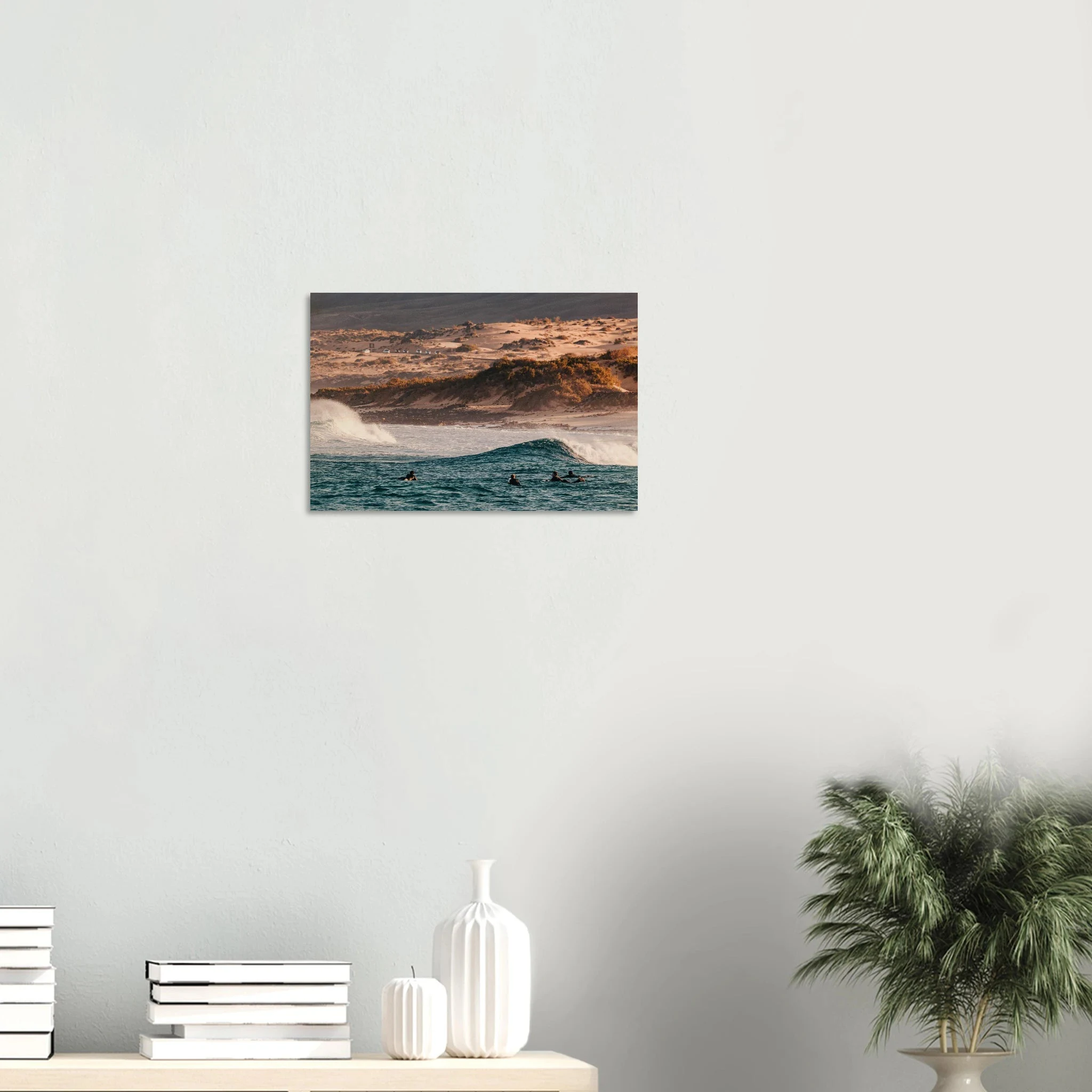 Fuerteventura, Spanien – Kanareninsel mit Vulkangestein-Reefbreaks im Norden und ganzjährig konstantem Atlantik-Swell. Kunstdruck auf Holz.