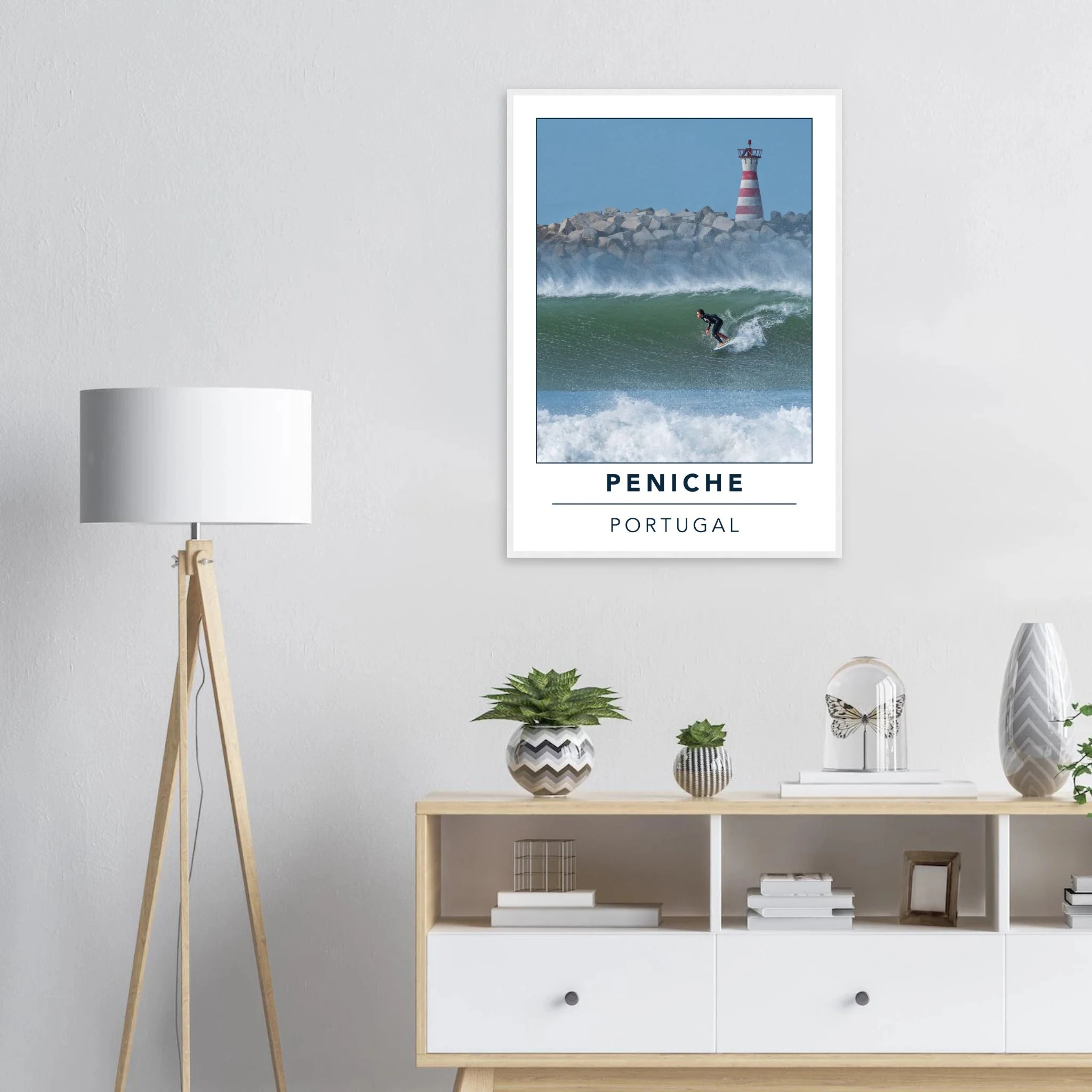 Peniche, Portugal – Halbinsel mit Supertubos-Beachbreak, Austragungsort der WSL Meo Rip Curl Pro Portugal. Poster im Holzrahmen.