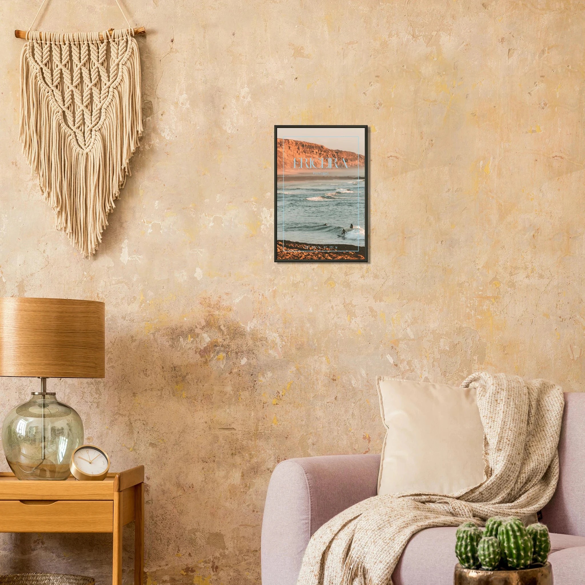 Ericeira, Portugal – World Surfing Reserve nördlich von Lissabon mit Reefbreaks wie Coxos und Ribeira d'Ilhas. Poster im Metallrahmen.