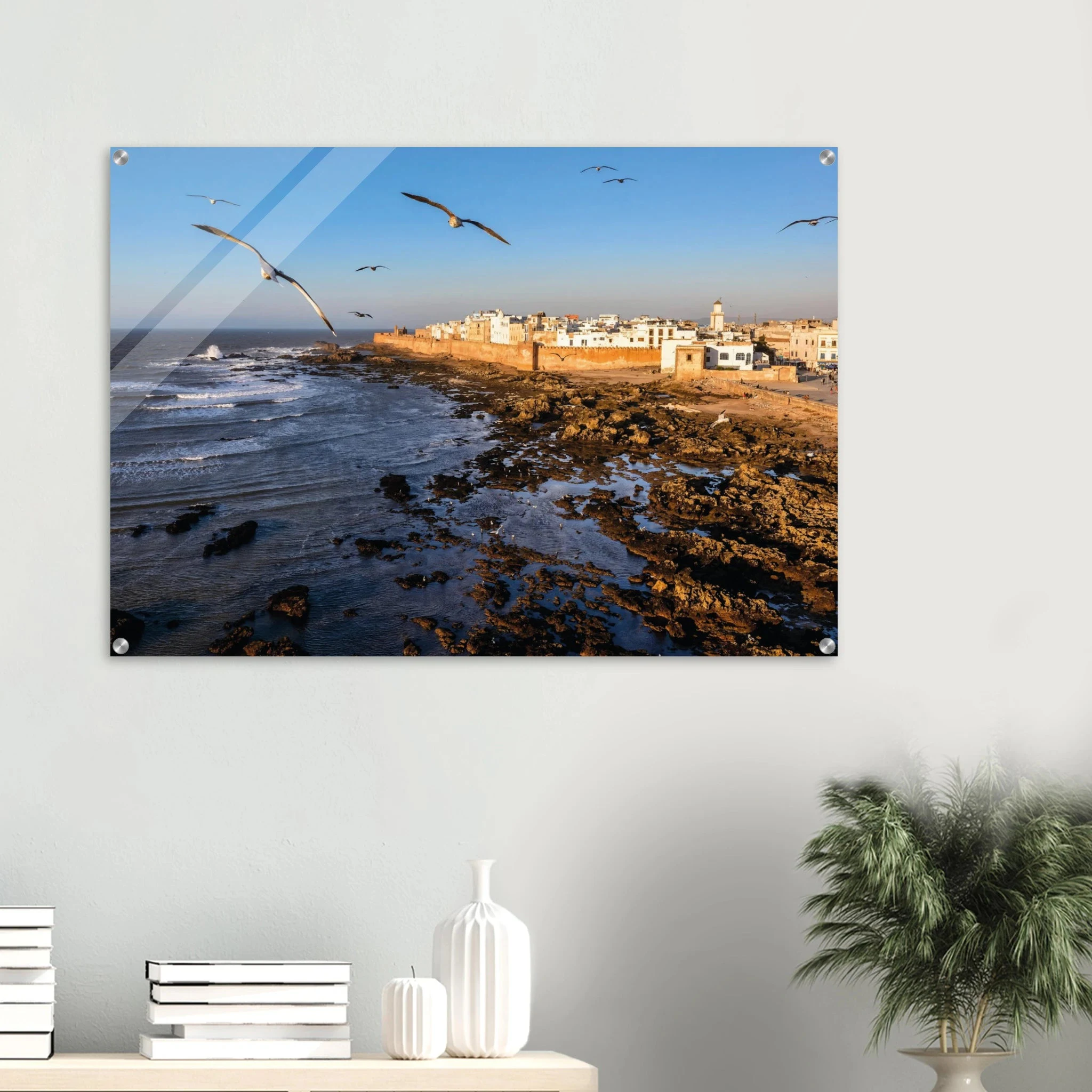 Essaouira, Marokko – Windumtoste Hafenstadt am Atlantik mit Medina-Kulisse und beständigen Wind- und Wellenbedingungen. Kunstdruck auf Acrylglas.