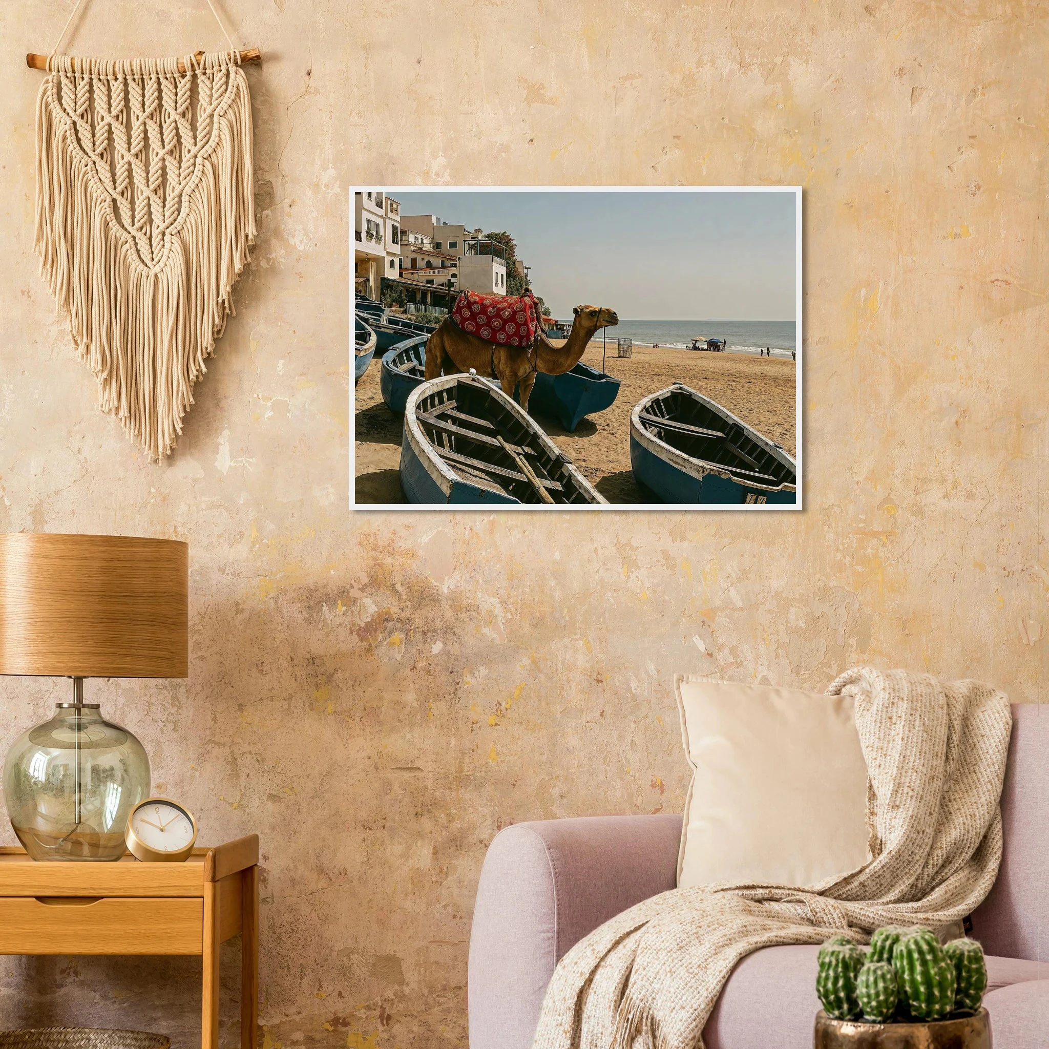 Taghazout, Marokko – Marokkanisches Surferdorf nördlich von Agadir mit Pointbreaks wie Anchor Point und Killer Point. Poster im Holzrahmen.