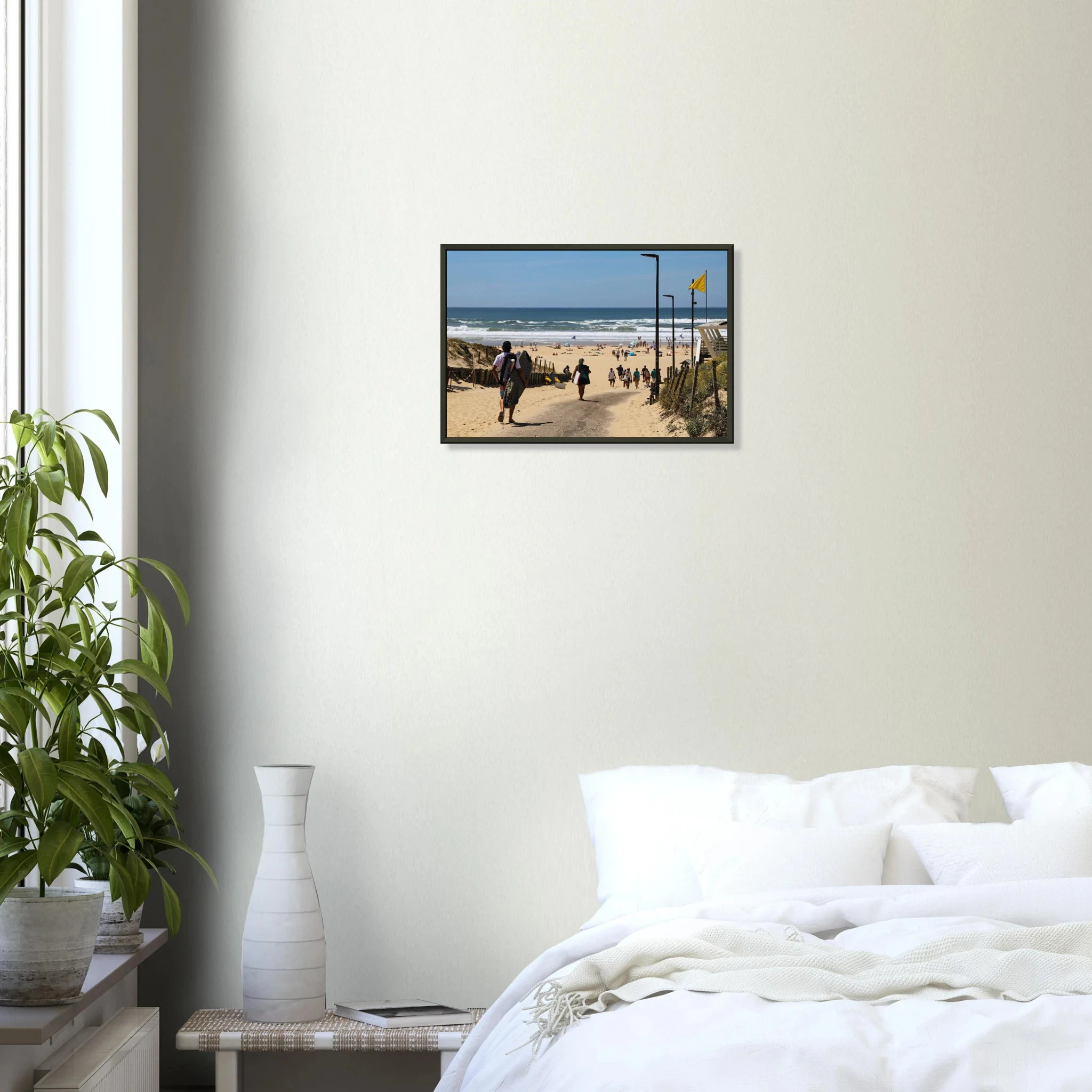 Moliets-et-Maa, Frankreich – Ruhiger Pinienwald-Strand in den Landes mit beständigem Atlantik-Swell für alle Levels. Poster im Metallrahmen.
