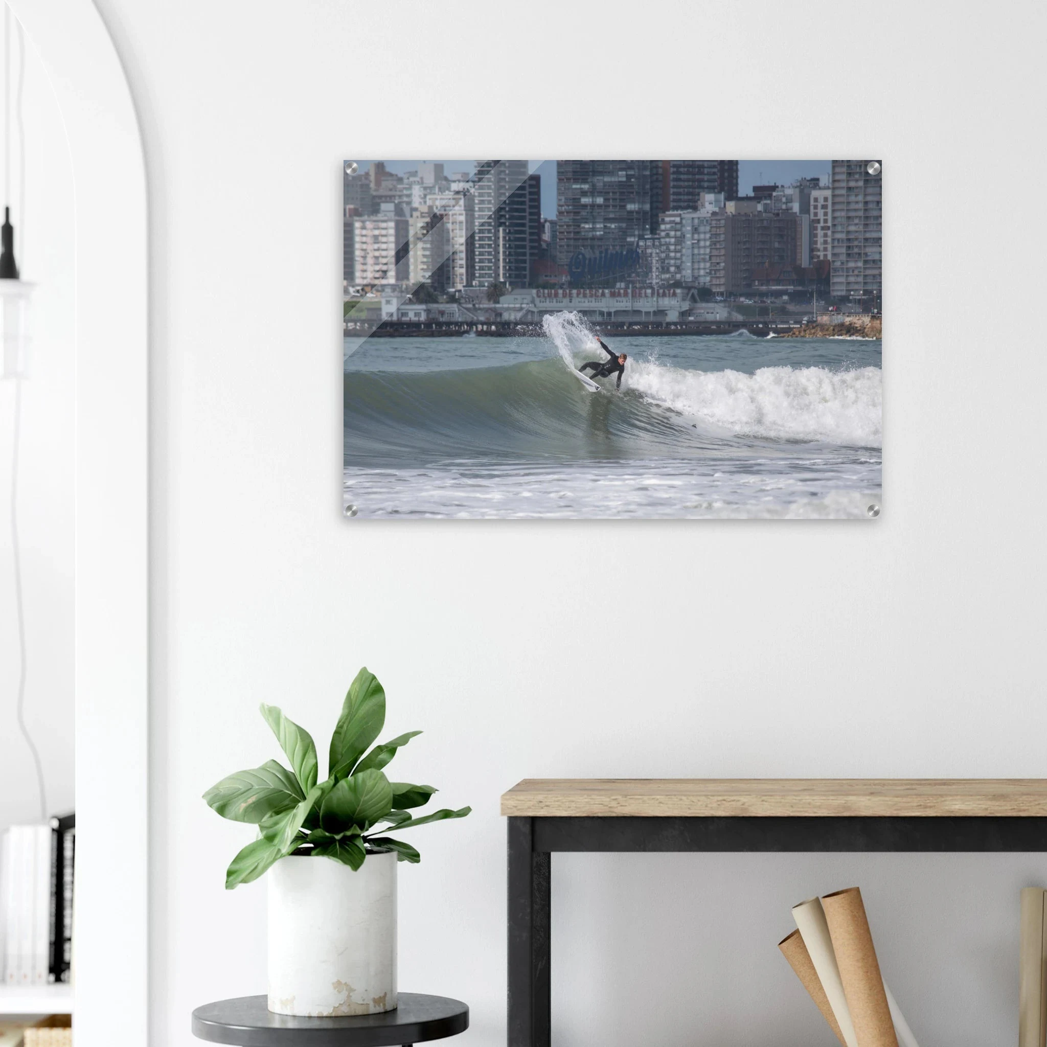 Mar del Plata, Argentinien – Atlantik-Badestadt südlich von Buenos Aires mit urbanen Beachbreaks und Pier-Wellen. Kunstdruck auf Acrylglas.