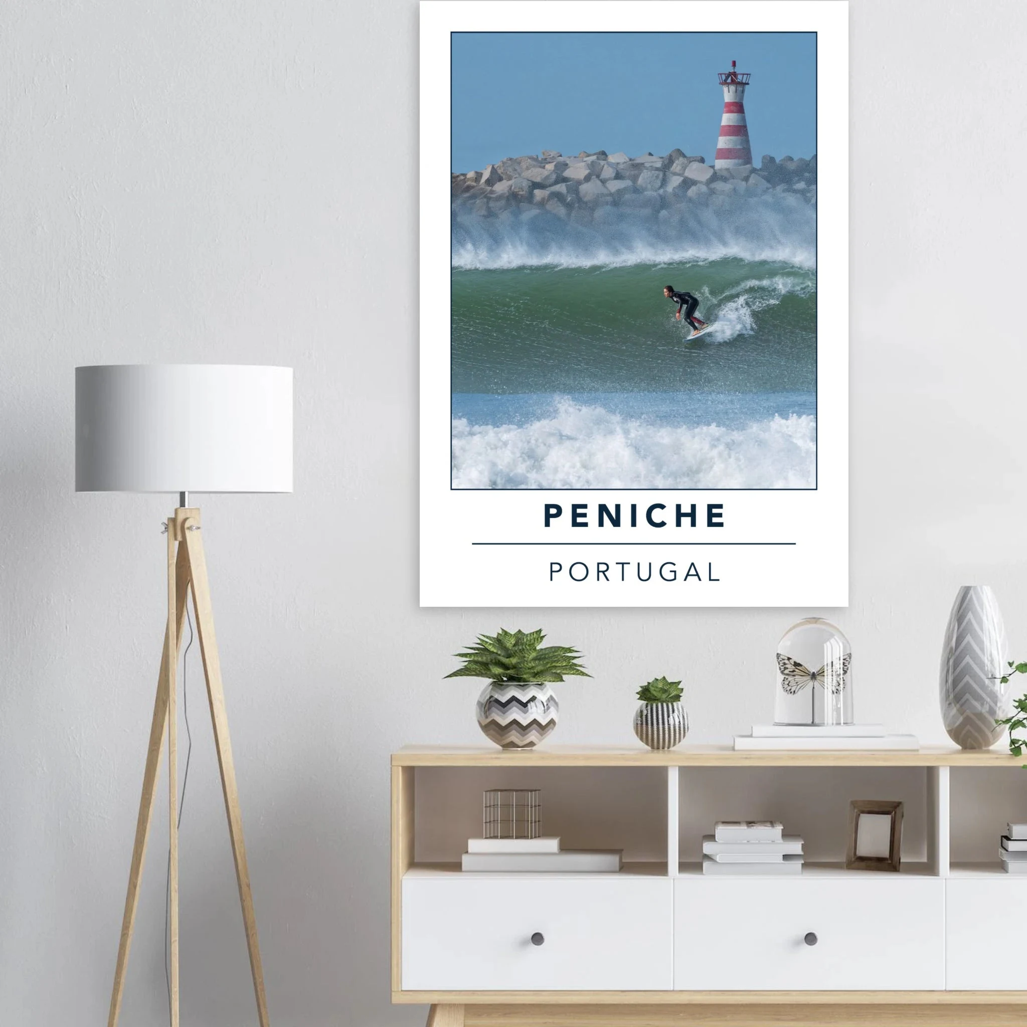 Peniche, Portugal – Halbinsel mit Supertubos-Beachbreak, Austragungsort der WSL Meo Rip Curl Pro Portugal. Poster.