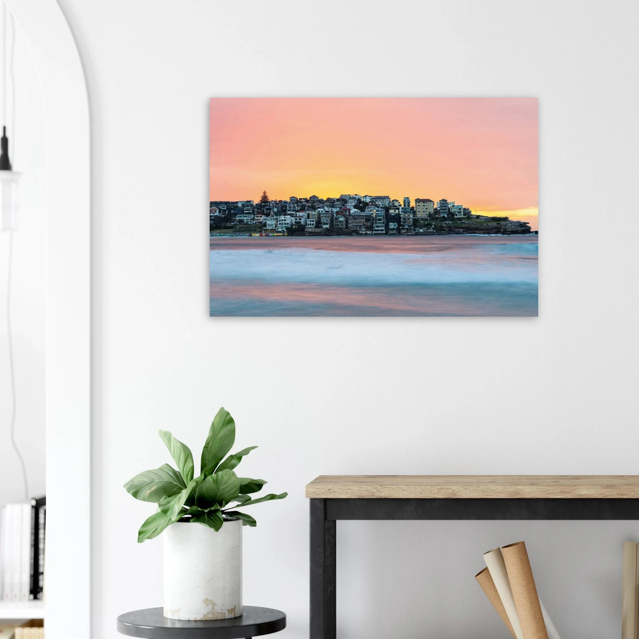 Bondi Beach, Australien – Ikonischer Stadtstrand im Osten Sydneys mit klassischem Beachbreak und Surfkultur-Geschichte. Kunstdruck auf Alu-Dibond.