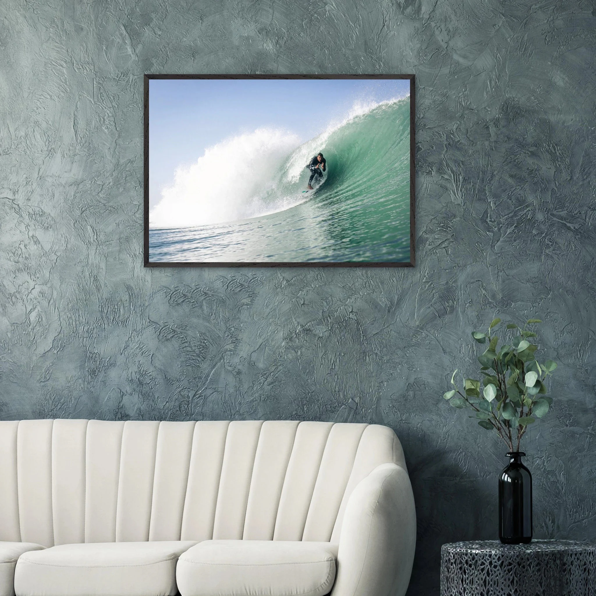 Seignosse, Frankreich – Dünenstrand in den Landes mit hohlen Beachbreaks und ausgeprägter Herbstsaison. Poster im Galerie-Holzrahmen.