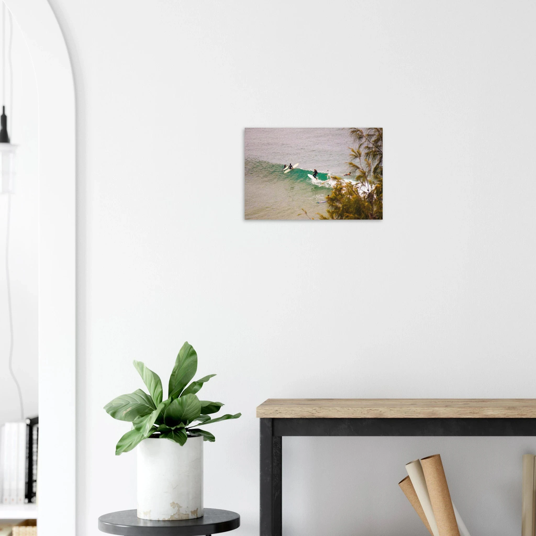 Byron Bay, Australien – Östlichster Punkt Australiens mit langen Pointbreaks und entspanntem Longboard-Flair. Poster.