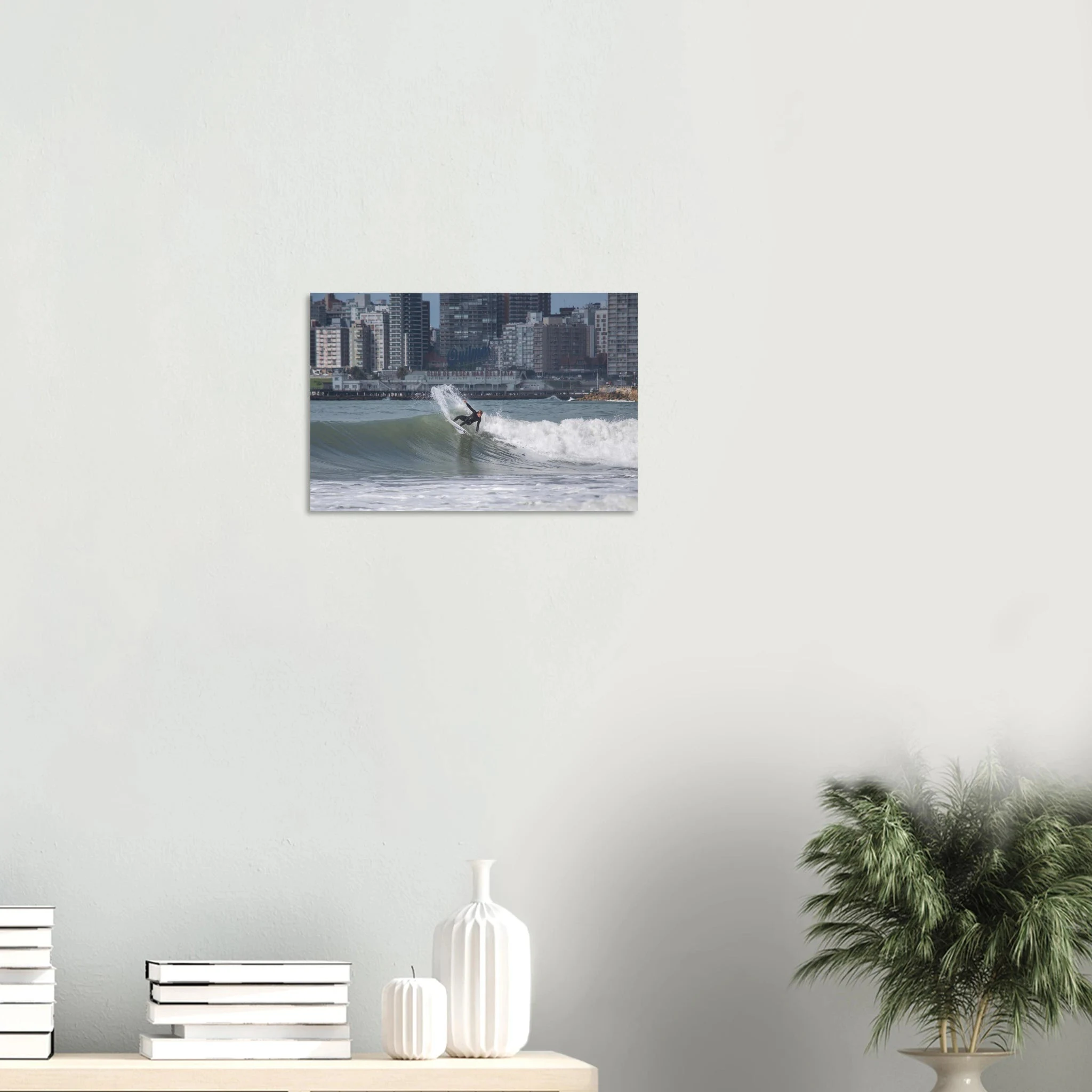Mar del Plata, Argentinien – Atlantik-Badestadt südlich von Buenos Aires mit urbanen Beachbreaks und Pier-Wellen. Kunstdruck auf Alu-Dibond.