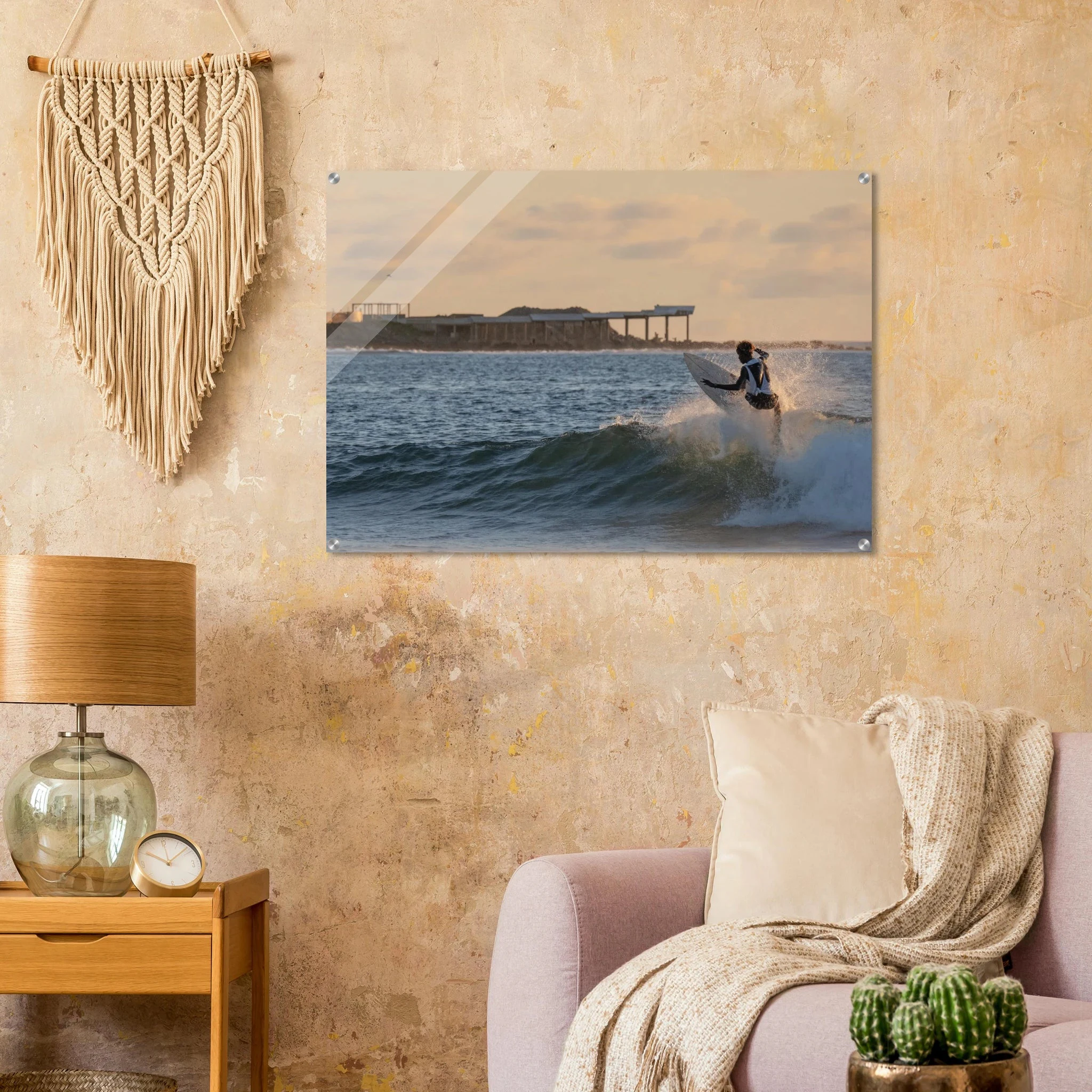 Busua, Ghana – Westafrikanisches Fischerdorf an der Goldküste mit konstantem Beachbreak und Surfschulen. Kunstdruck auf Acrylglas.