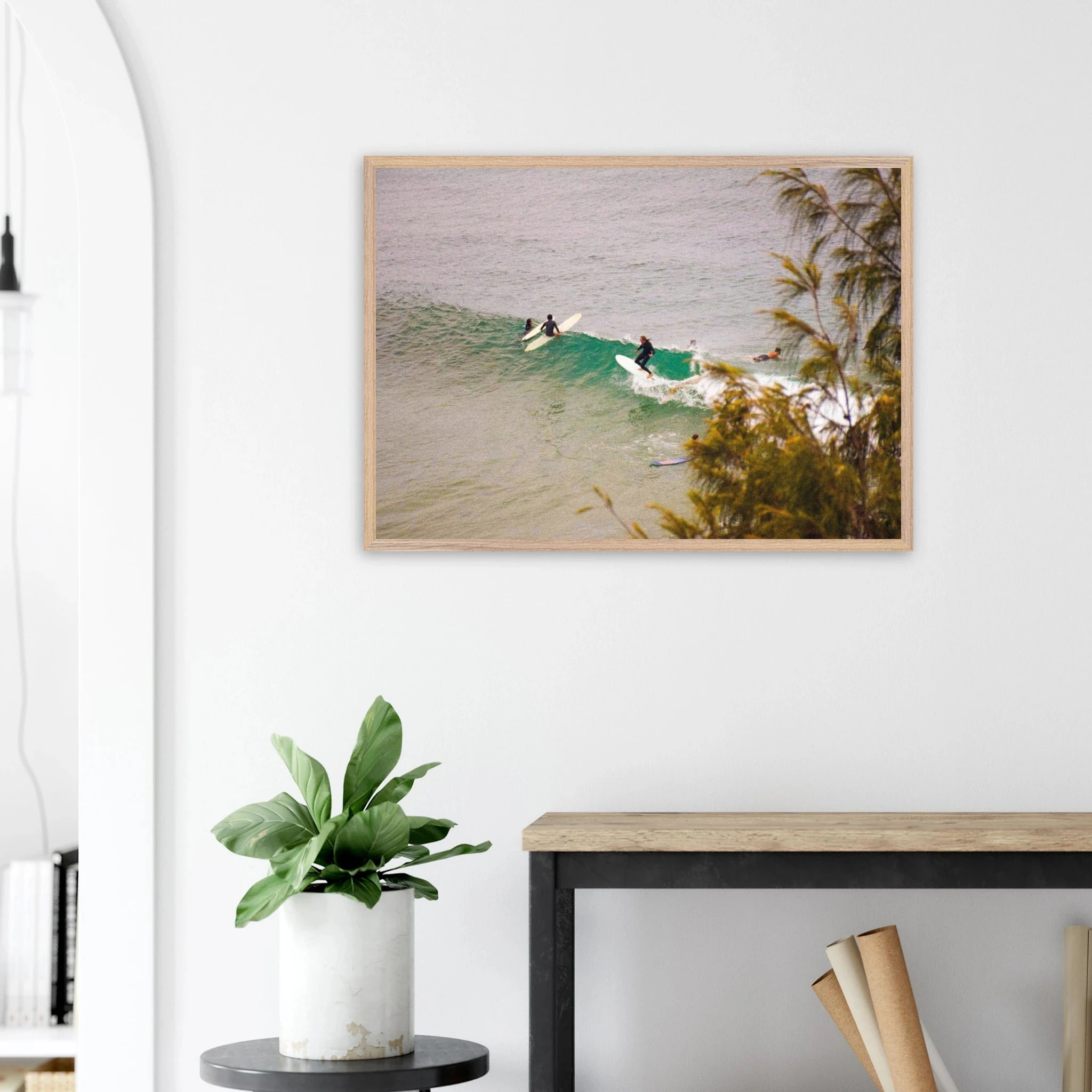 Byron Bay, Australien – Östlichster Punkt Australiens mit langen Pointbreaks und entspanntem Longboard-Flair. Poster im Galerie-Holzrahmen.