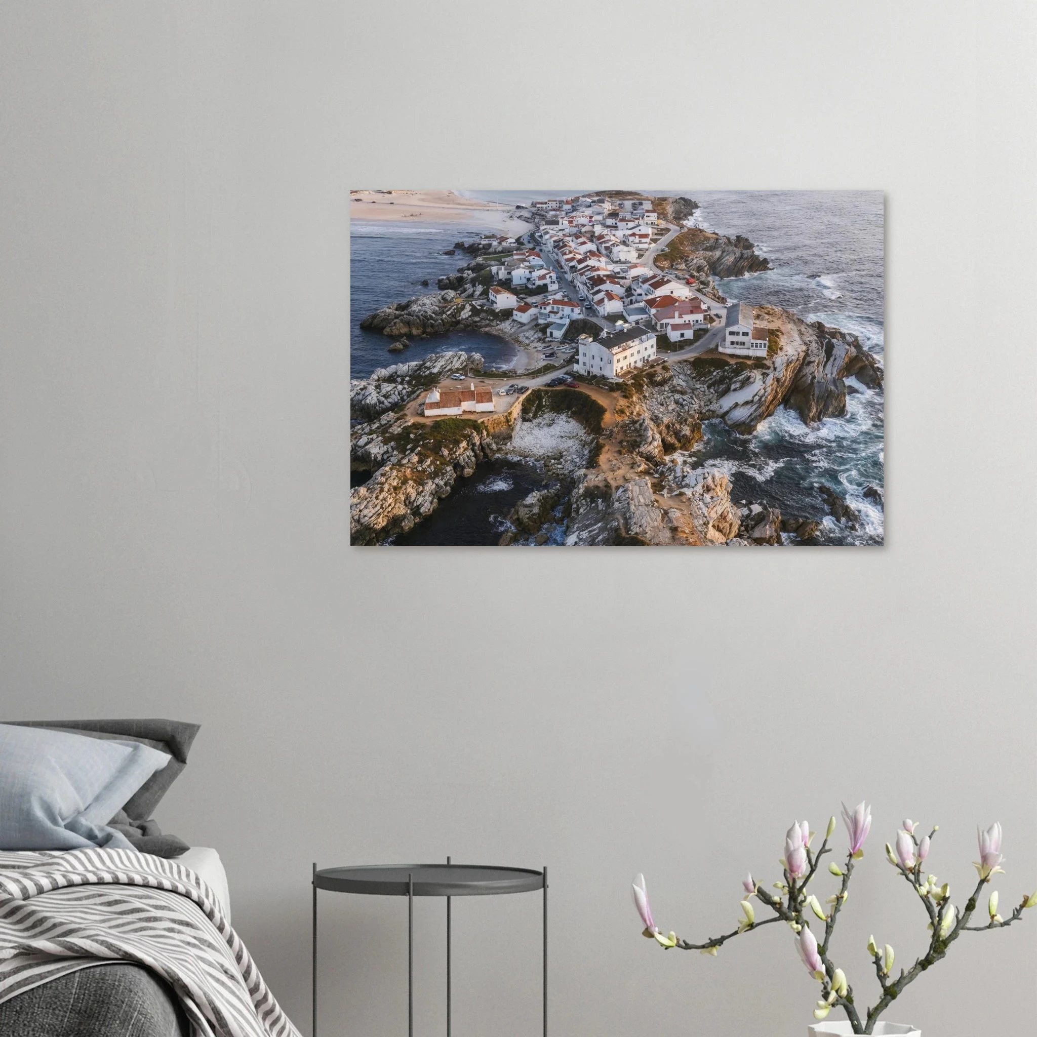 Peniche, Portugal – Halbinsel mit Supertubos-Beachbreak, Austragungsort der WSL Meo Rip Curl Pro Portugal. Kunstdruck auf Alu-Dibond.