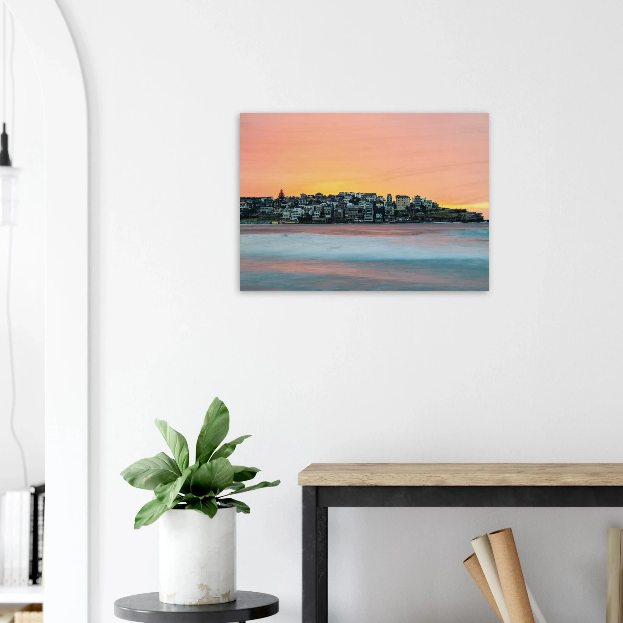 Bondi Beach, Australien – Ikonischer Stadtstrand im Osten Sydneys mit klassischem Beachbreak und Surfkultur-Geschichte. Kunstdruck auf Holz.