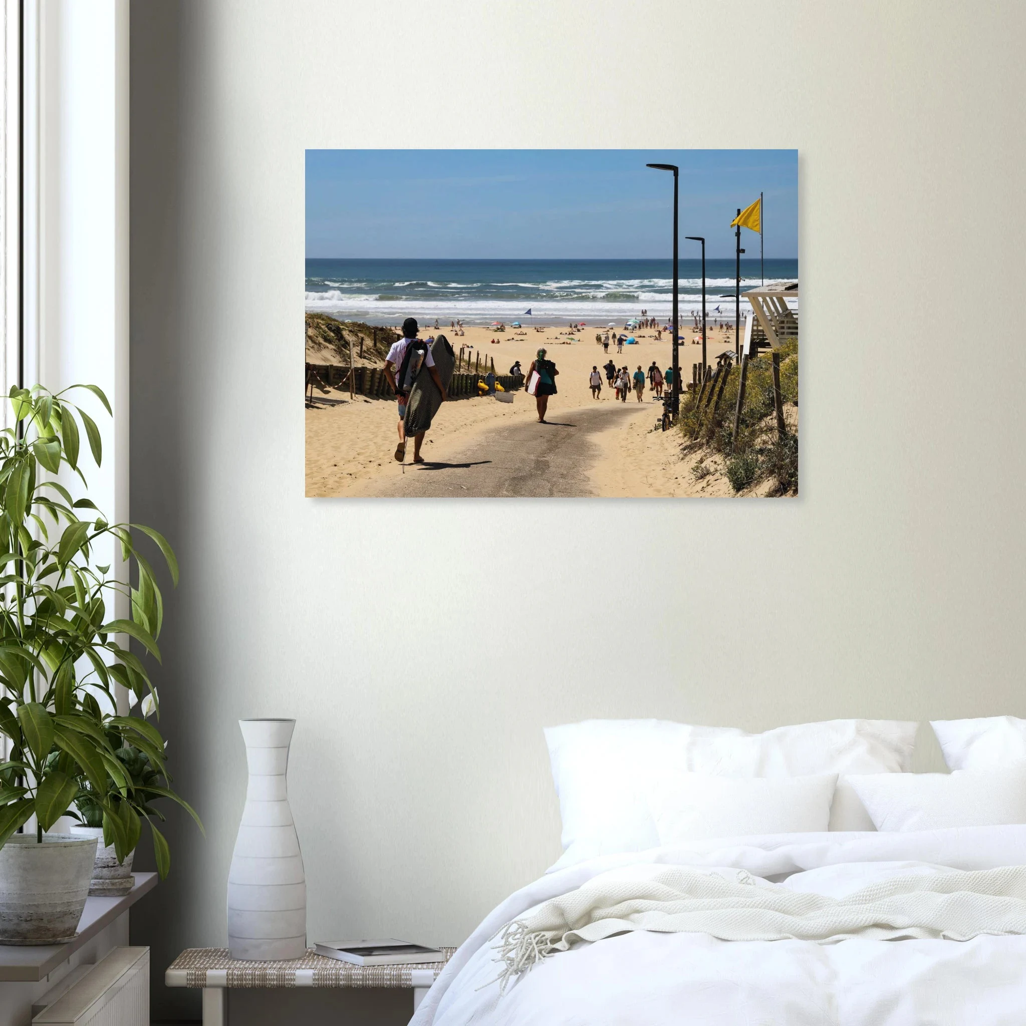 Moliets-et-Maa, Frankreich – Ruhiger Pinienwald-Strand in den Landes mit beständigem Atlantik-Swell für alle Levels. Poster.