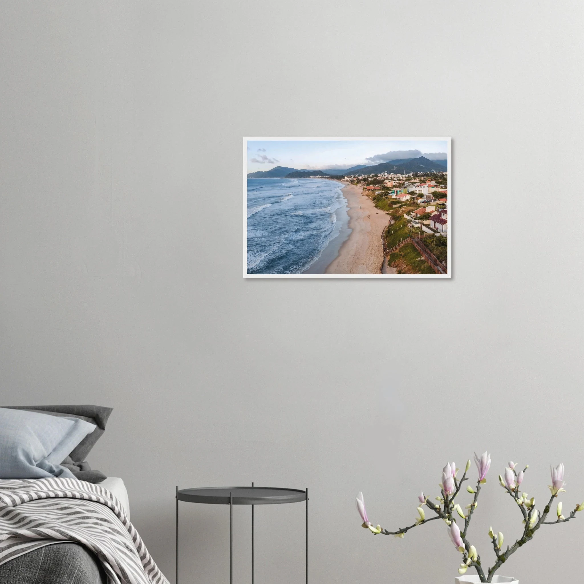 Florianópolis, Brasilien – Insel in Santa Catarina mit über 40 Stränden und Heimspot brasilianischer Pro-Surfer. Poster im Holzrahmen.