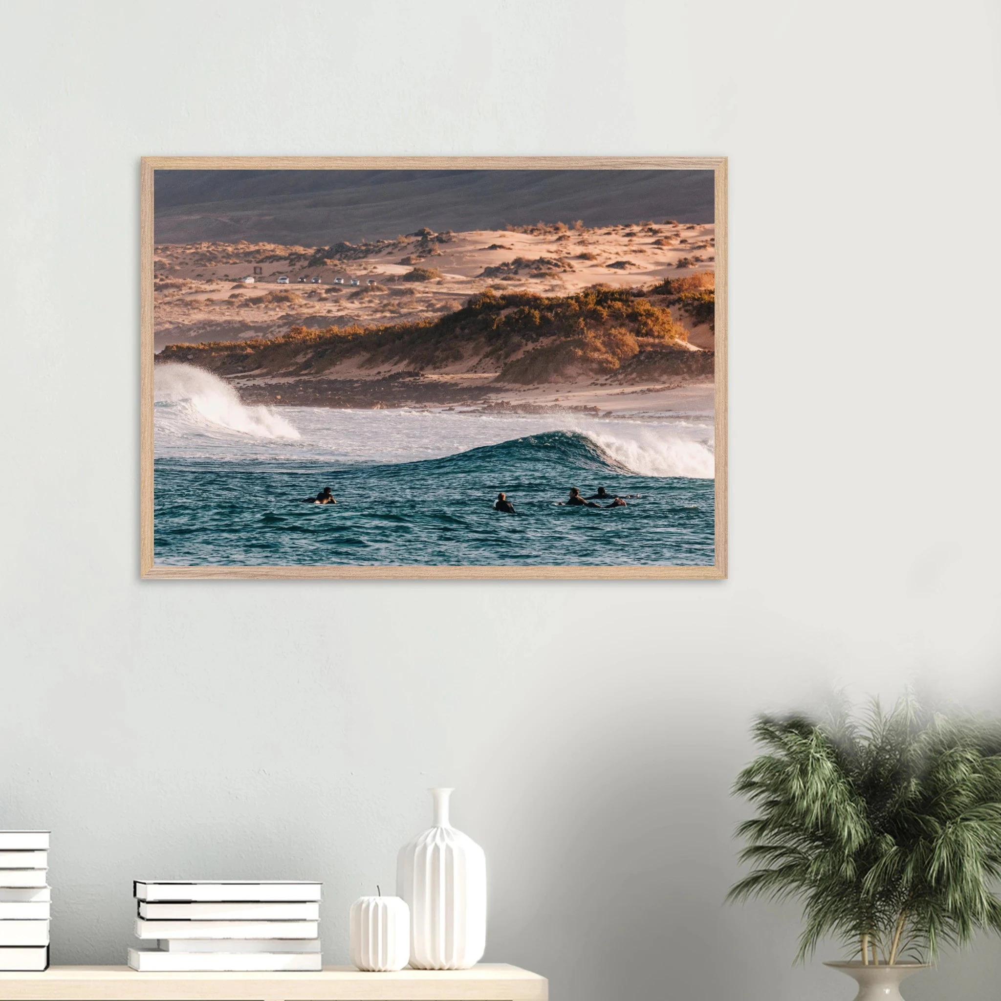 Fuerteventura, Spanien – Kanareninsel mit Vulkangestein-Reefbreaks im Norden und ganzjährig konstantem Atlantik-Swell. Poster im Galerie-Holzrahmen.