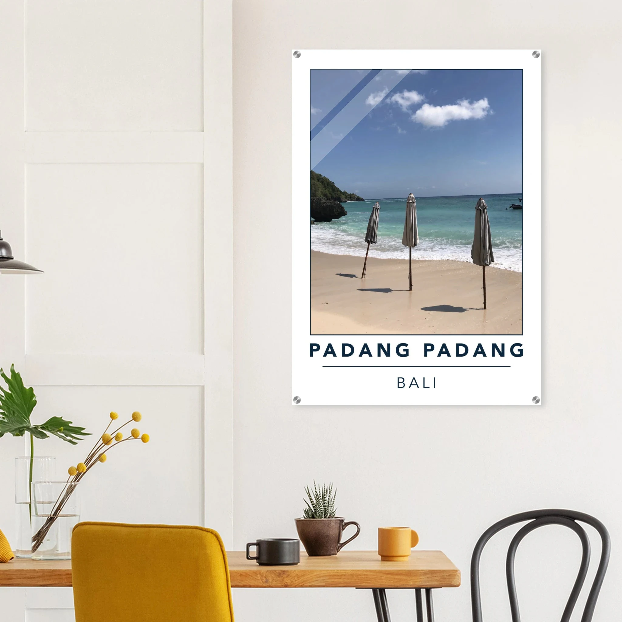 Padang Padang, Bali (Indonesien) – Linker Reefbreak auf der Bukit-Halbinsel, bekannt als balinesisches Pipeline-Pendant. Kunstdruck auf Acrylglas.
