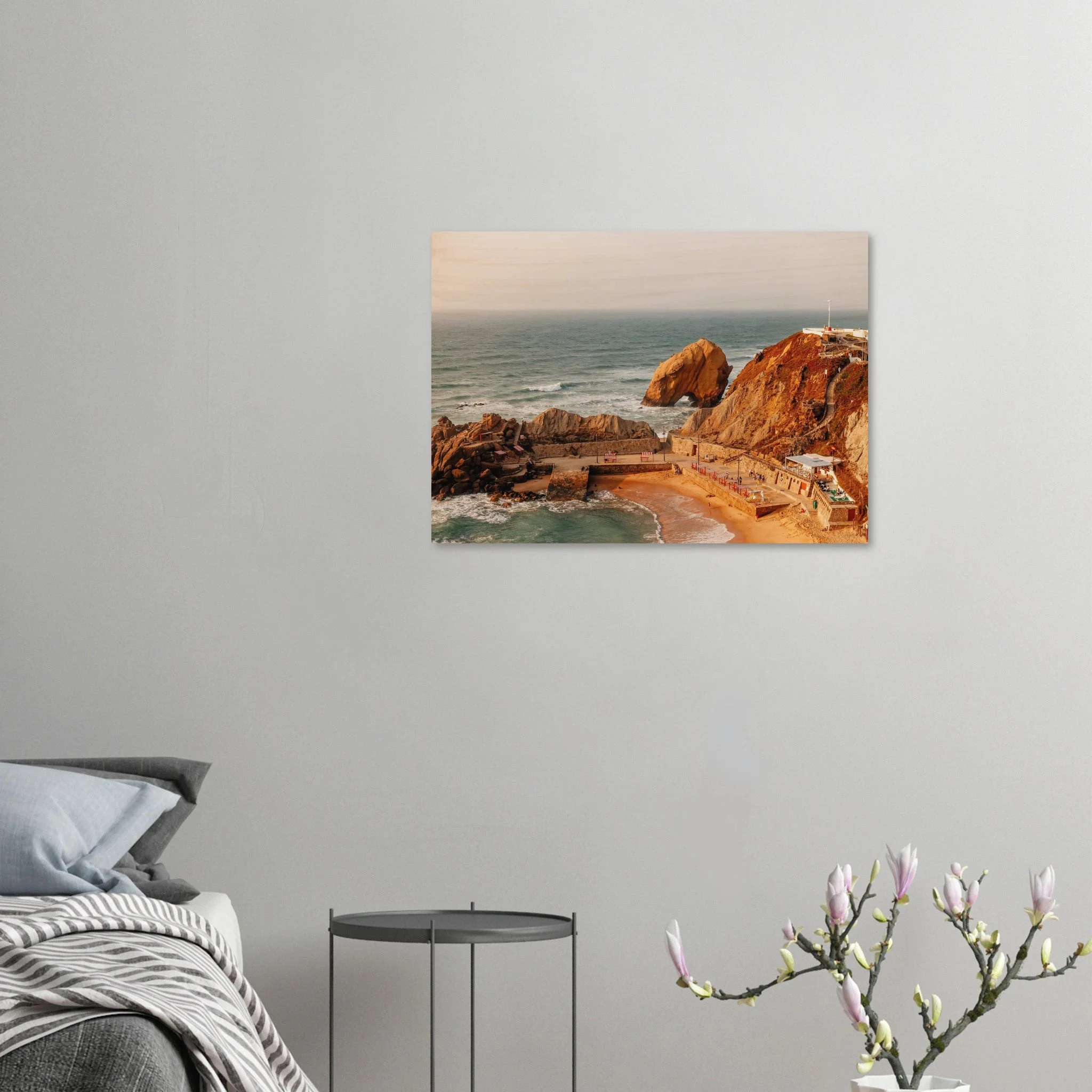 Santa Cruz, Spanien – Kanarische Hauptstadt Teneriffas mit Reefbreaks an der Nordküste wie El Confital. Kunstdruck auf Holz.
