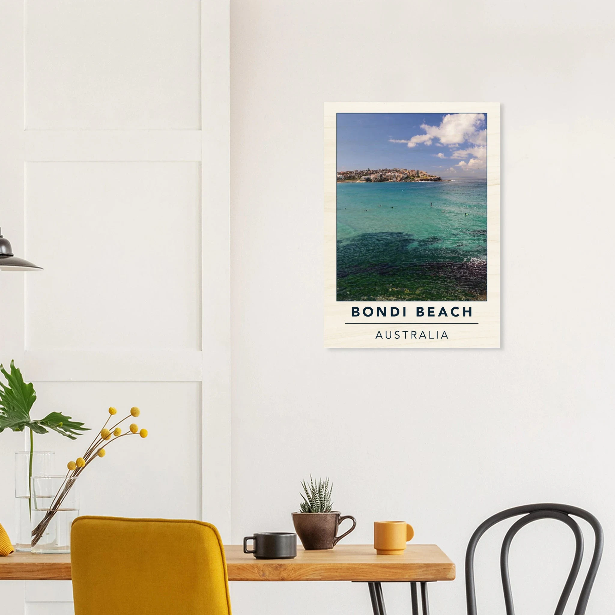 Bondi Beach, Australien – Ikonischer Stadtstrand im Osten Sydneys mit klassischem Beachbreak und Surfkultur-Geschichte. Kunstdruck auf Holz.
