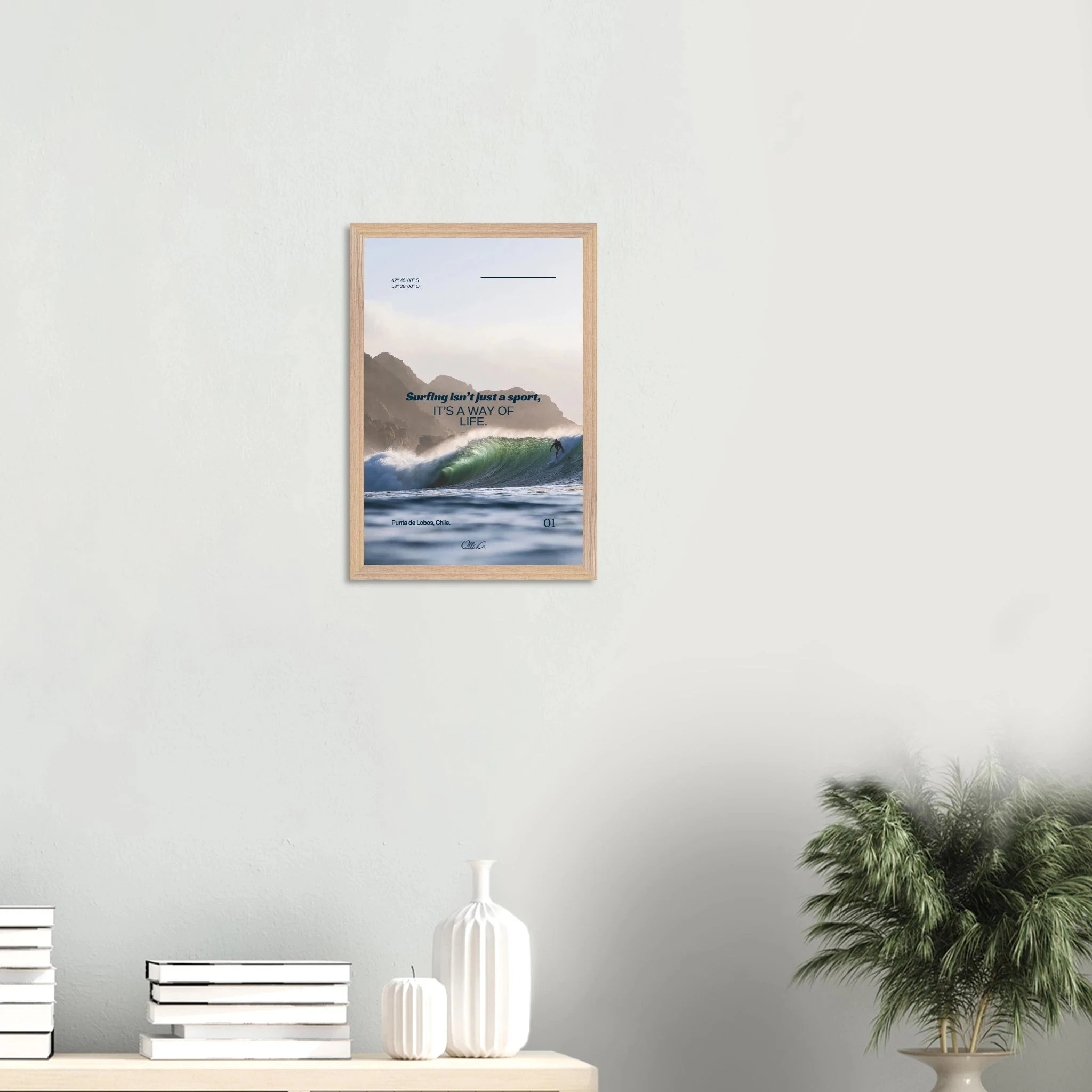 Punta de Lobos, Chile – Linker Pointbreak bei Pichilemu mit charakteristischen Felsnadeln Los Morros. Poster im Galerie-Holzrahmen.