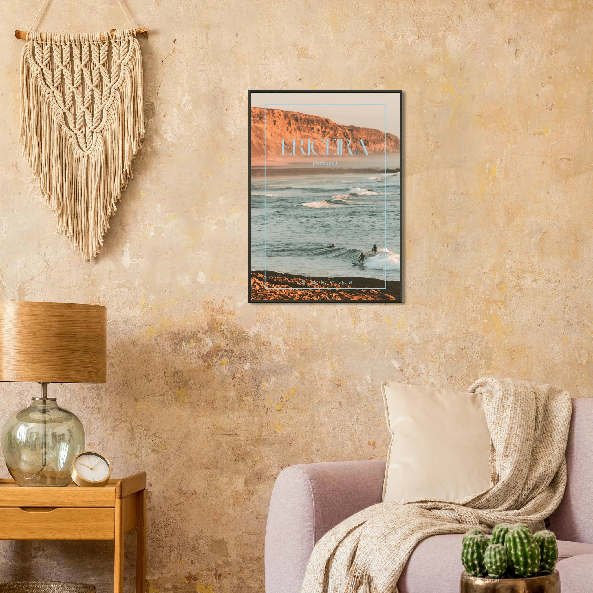 Ericeira, Portugal – World Surfing Reserve nördlich von Lissabon mit Reefbreaks wie Coxos und Ribeira d'Ilhas. Poster im Metallrahmen.