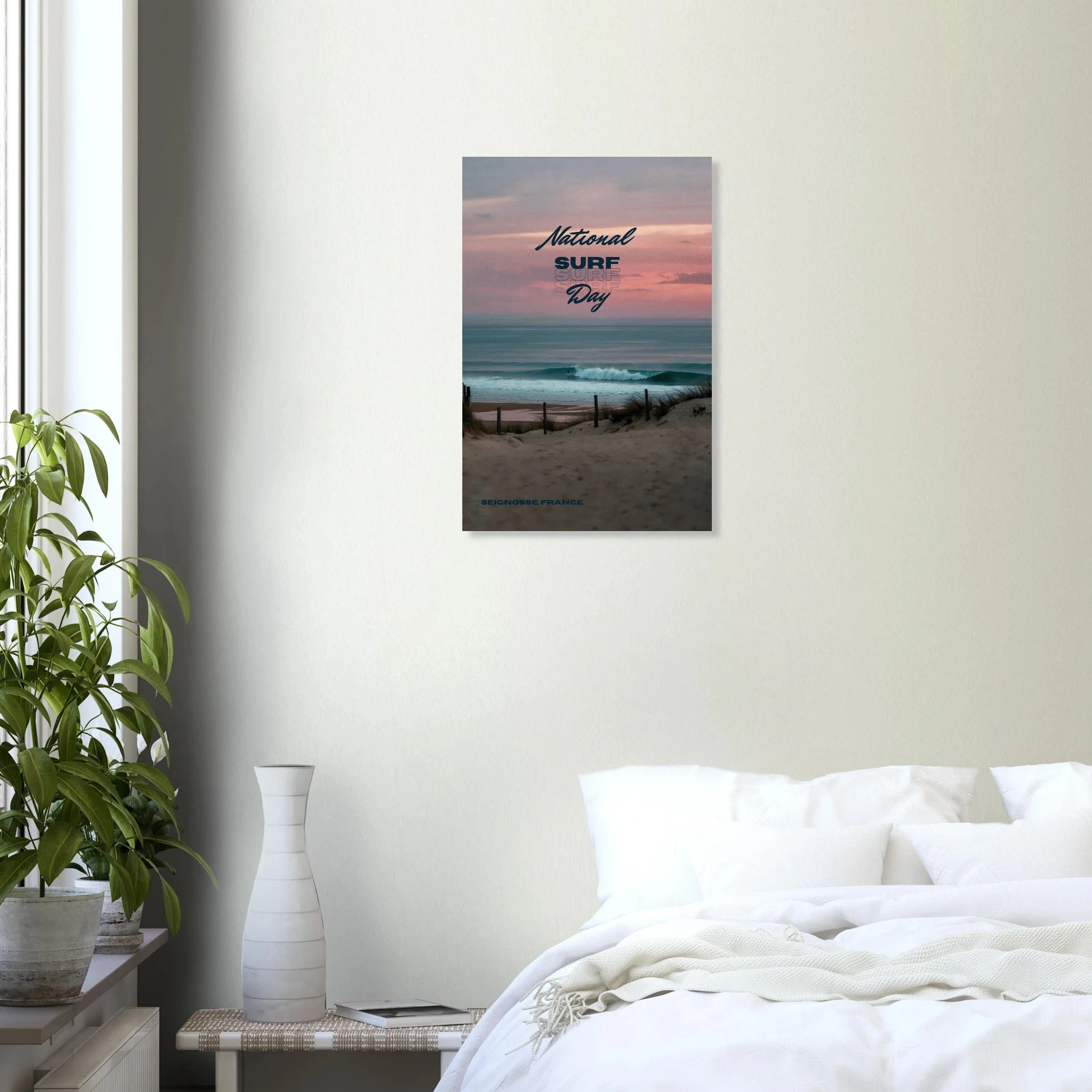 Seignosse, Frankreich – Dünenstrand in den Landes mit hohlen Beachbreaks und ausgeprägter Herbstsaison. Kunstdruck auf Holz.