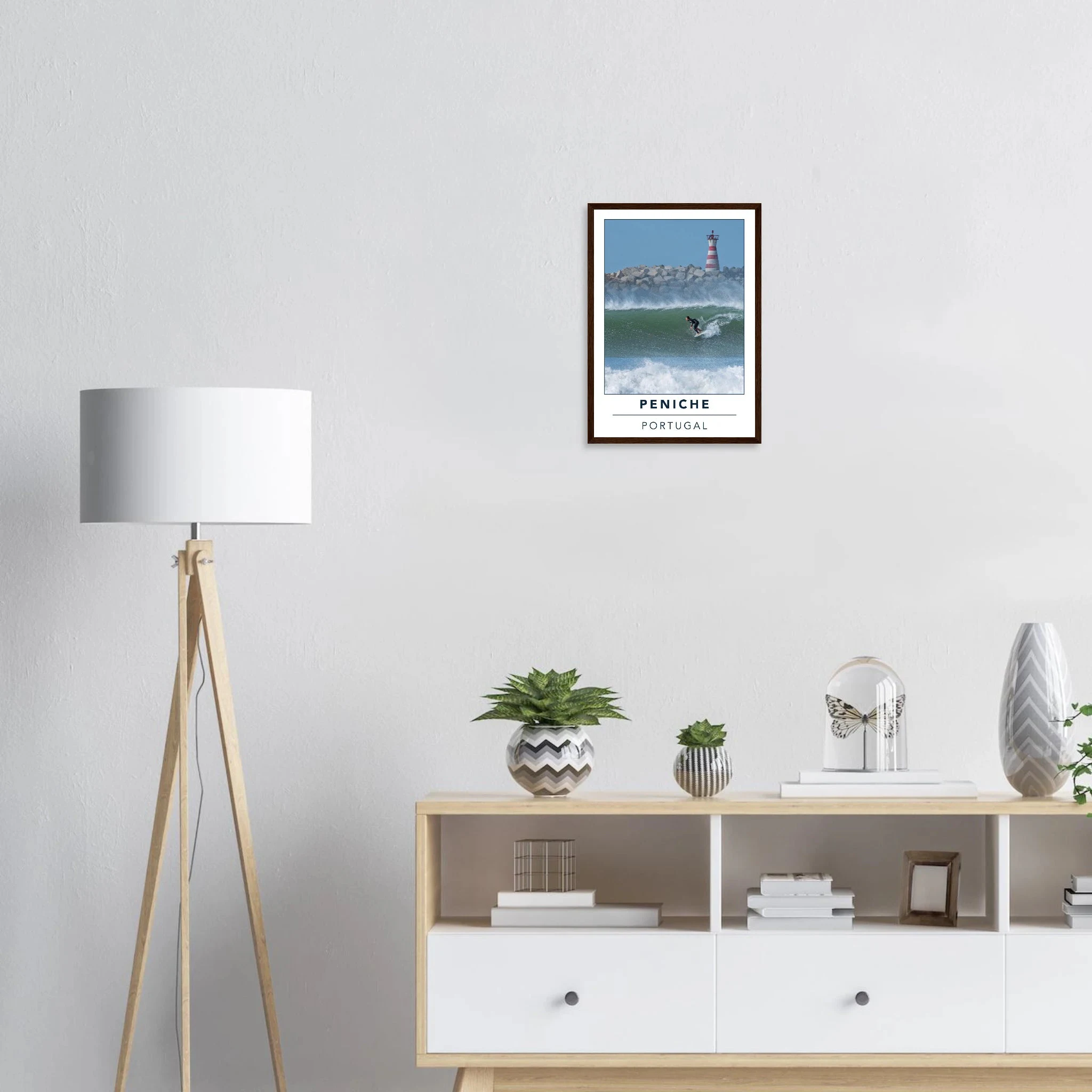 Peniche, Portugal – Halbinsel mit Supertubos-Beachbreak, Austragungsort der WSL Meo Rip Curl Pro Portugal. Poster im Holzrahmen.