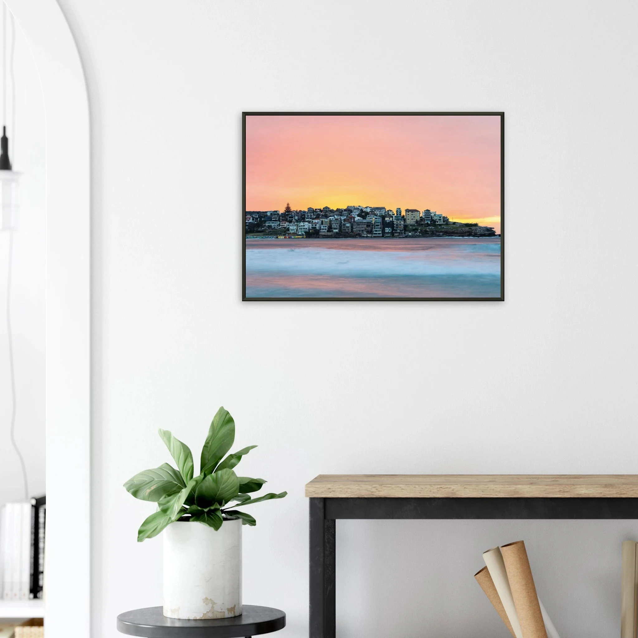 Bondi Beach, Australien – Ikonischer Stadtstrand im Osten Sydneys mit klassischem Beachbreak und Surfkultur-Geschichte. Poster im Metallrahmen.