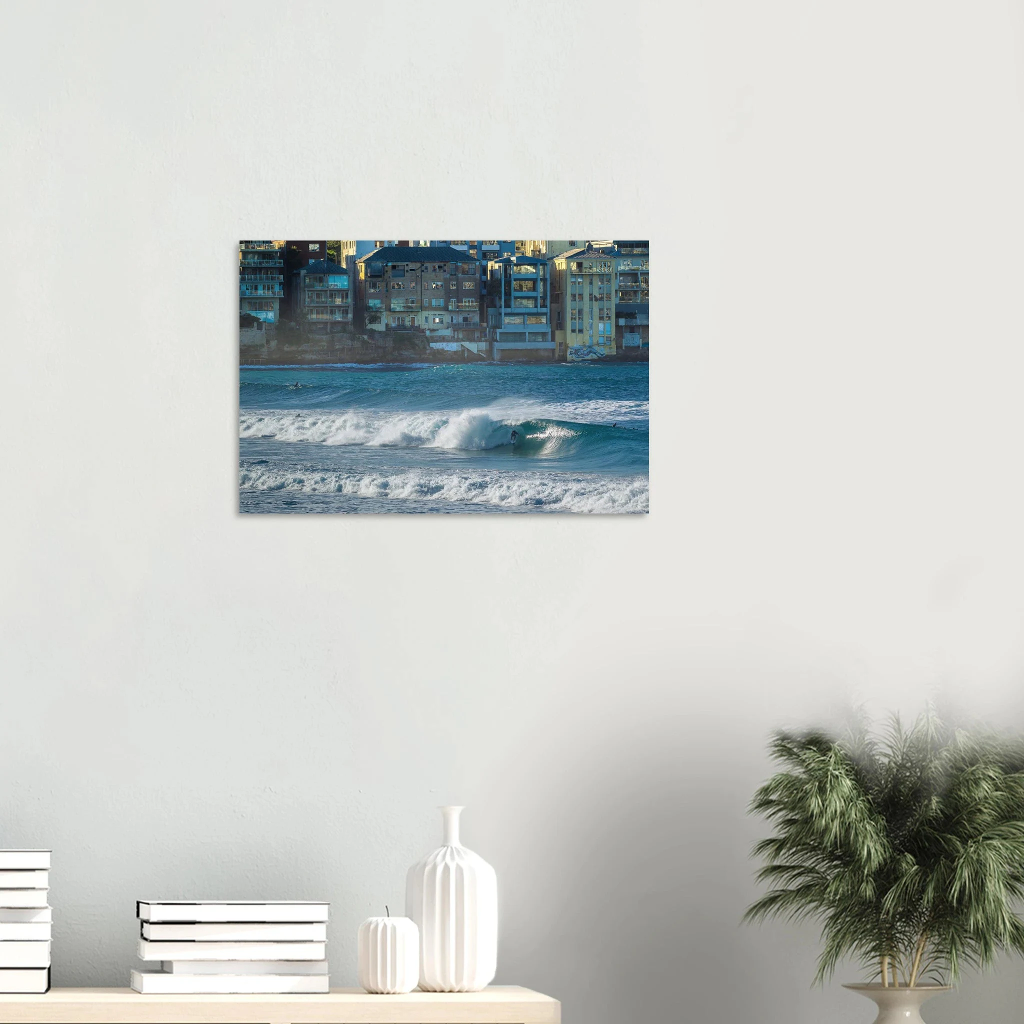 Bondi Beach, Australien – Ikonischer Stadtstrand im Osten Sydneys mit klassischem Beachbreak und Surfkultur-Geschichte. Kunstdruck auf Alu-Dibond.