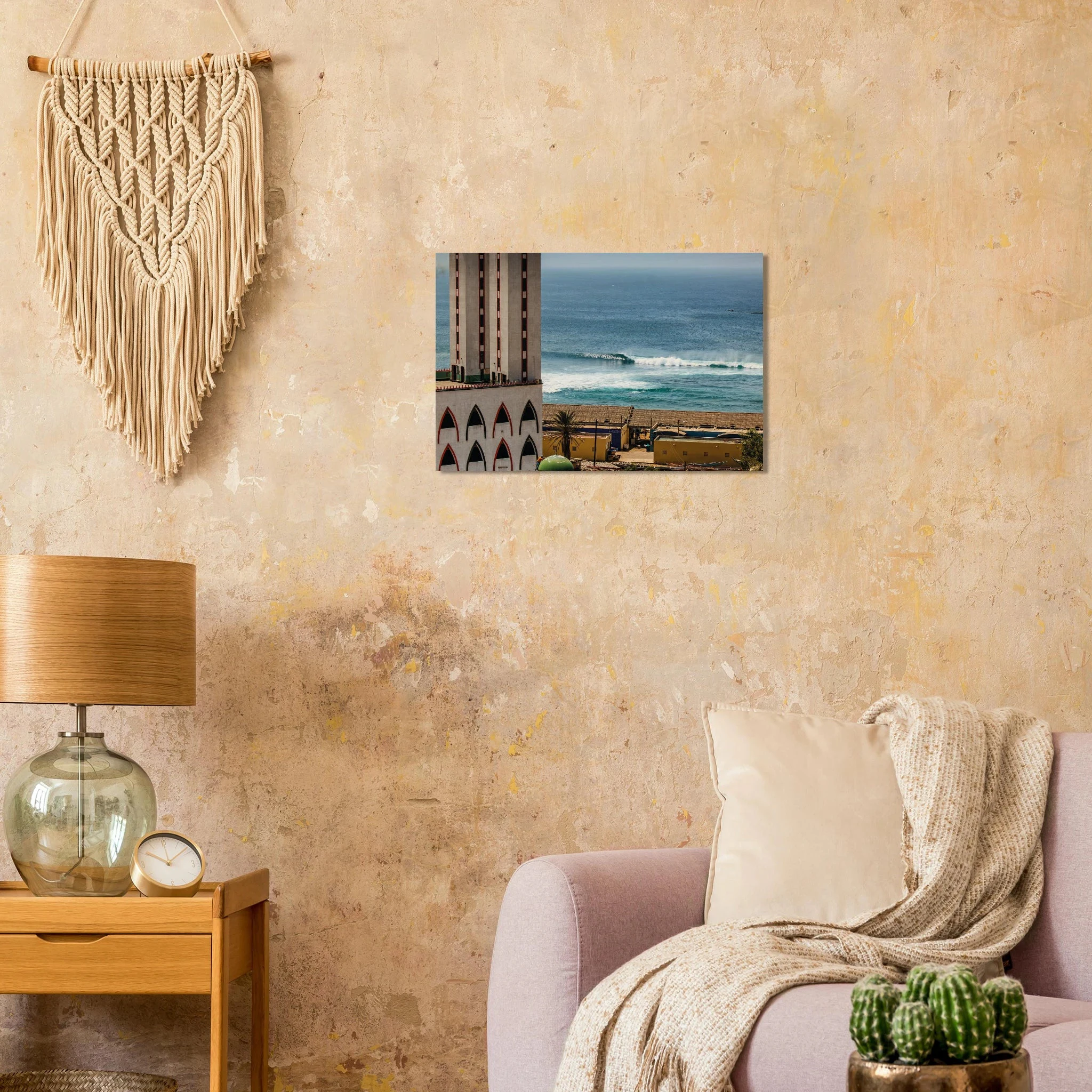 Saly, Senegal – Westafrikanische Küstenstadt an der Petite Côte mit Riffwellen und warmem Atlantik. Kunstdruck auf Holz.