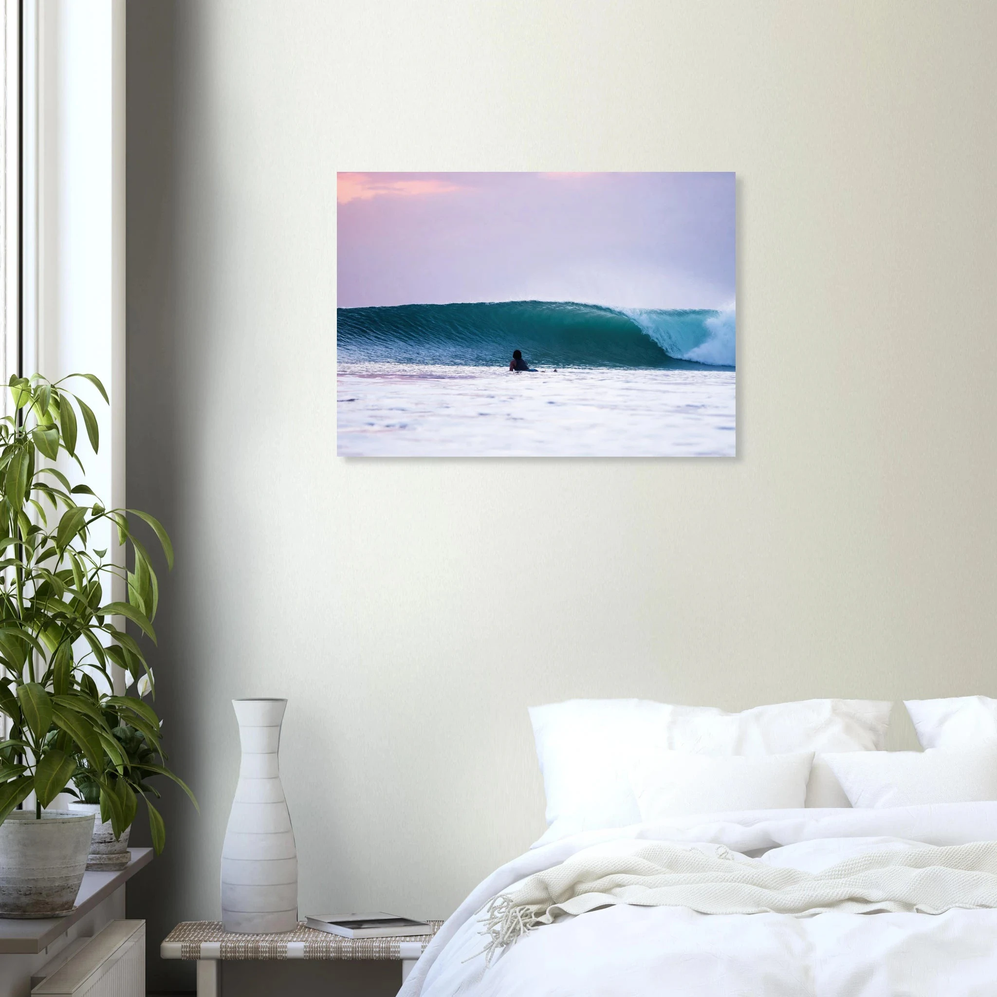 Kuta Beach, Bali (Indonesien) – Belebter Beachbreak im Süden Balis, klassischer Einsteiger-Spot mit weichen Wellen. Poster.