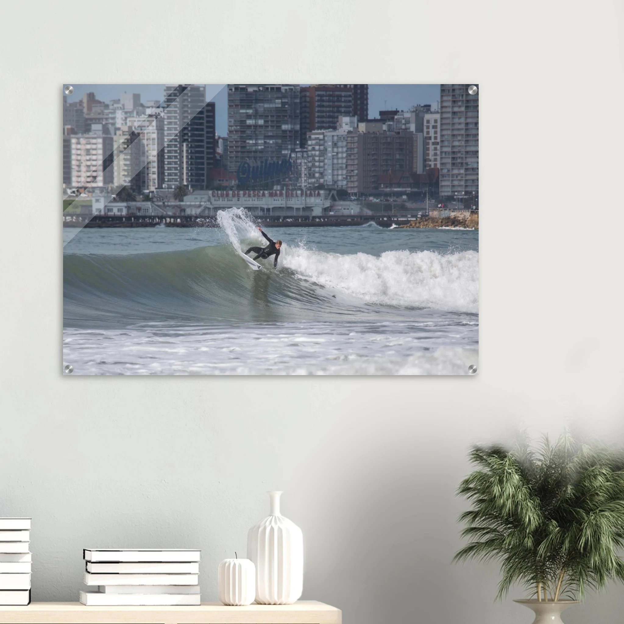 Mar del Plata, Argentinien – Atlantik-Badestadt südlich von Buenos Aires mit urbanen Beachbreaks und Pier-Wellen. Kunstdruck auf Acrylglas.