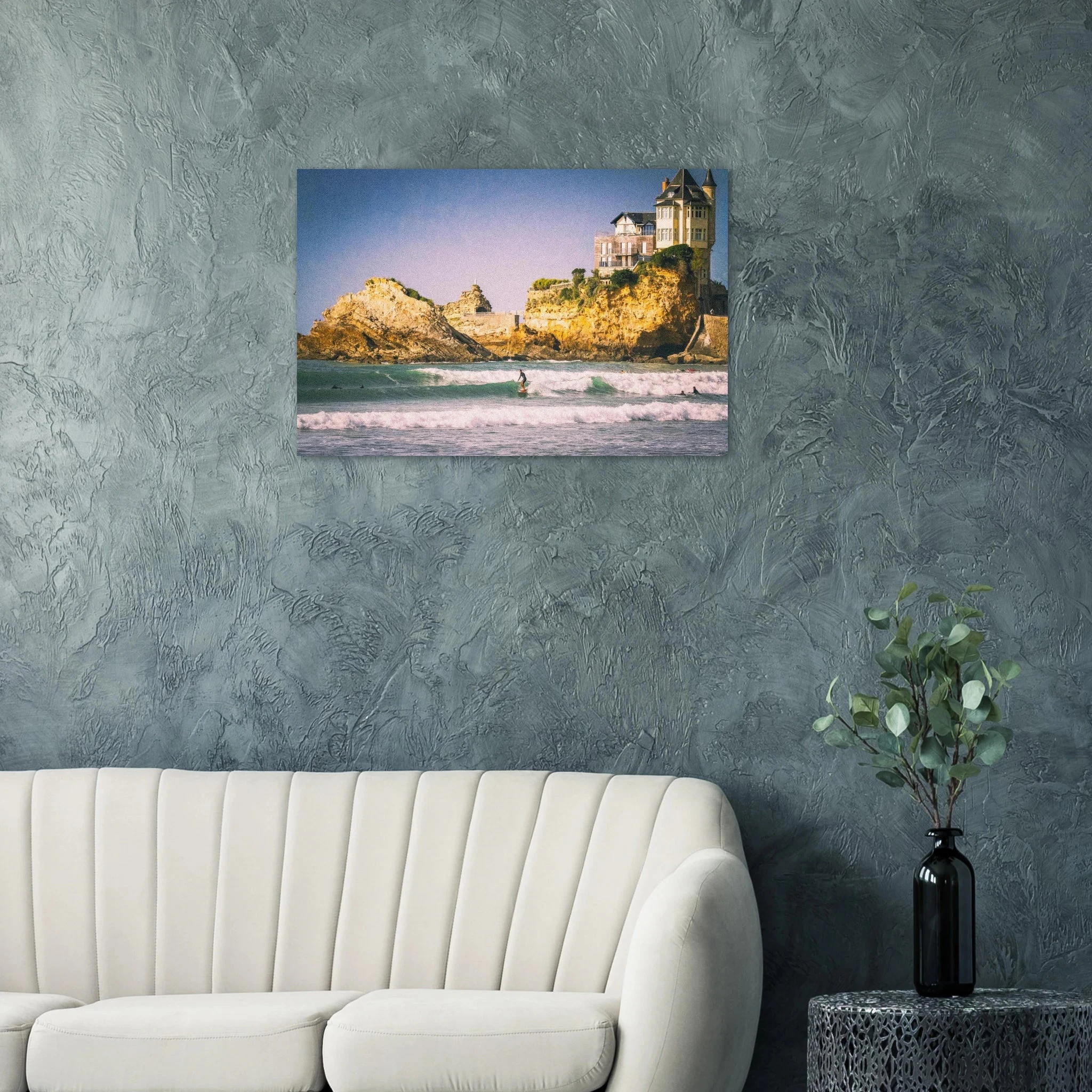Biarritz, Frankreich – Mondäner Surfort am baskischen Atlantik, Wiege des europäischen Wellenreitens seit den 1950er-Jahren. Kunstdruck auf Alu-Dibond.