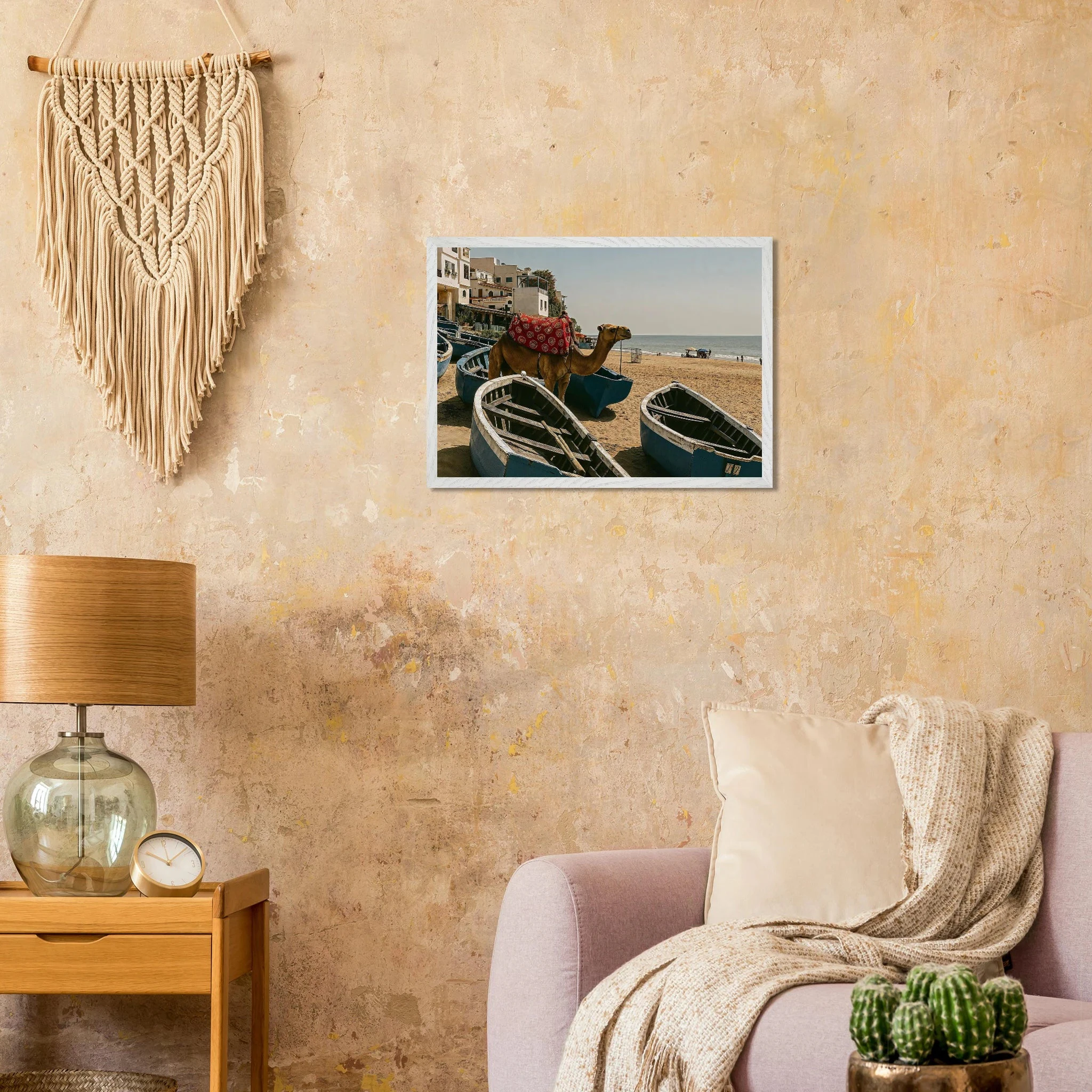 Taghazout, Marokko – Marokkanisches Surferdorf nördlich von Agadir mit Pointbreaks wie Anchor Point und Killer Point. Poster im Galerie-Holzrahmen.