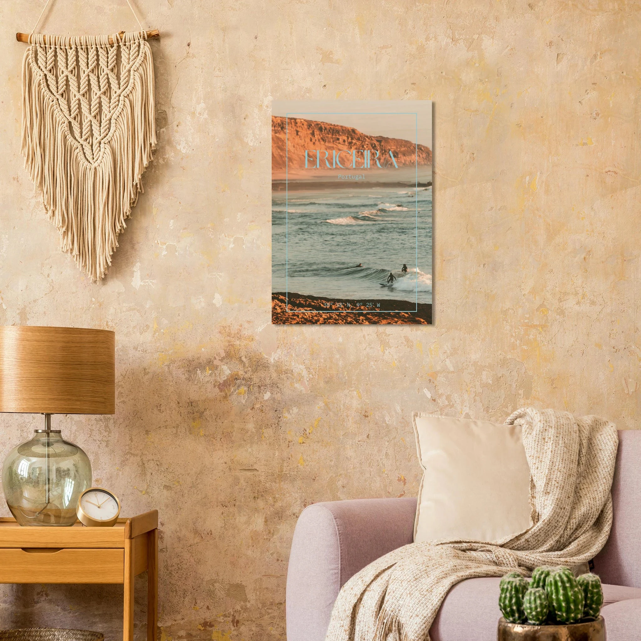 Ericeira, Portugal – World Surfing Reserve nördlich von Lissabon mit Reefbreaks wie Coxos und Ribeira d'Ilhas. Kunstdruck auf Holz.