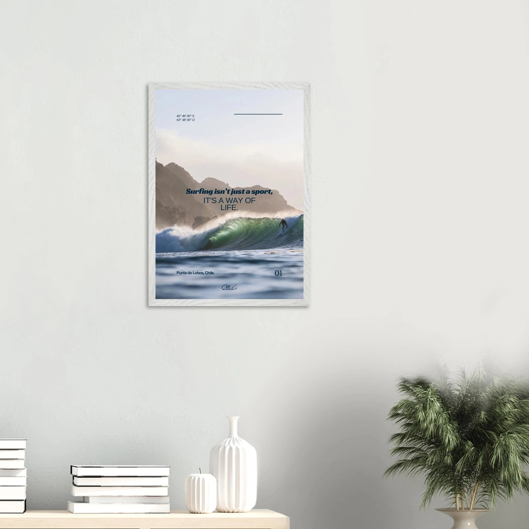 Punta de Lobos, Chile – Linker Pointbreak bei Pichilemu mit charakteristischen Felsnadeln Los Morros. Poster im Galerie-Holzrahmen.