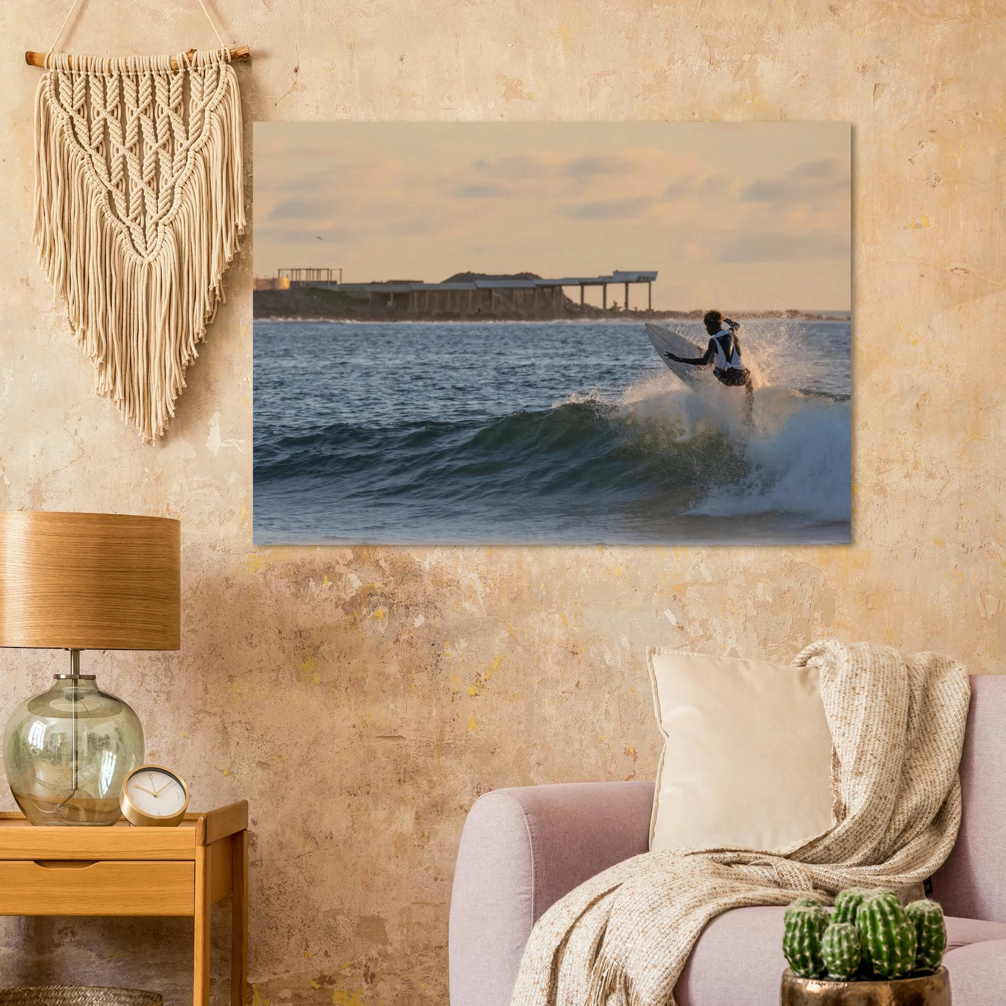 Busua, Ghana – Westafrikanisches Fischerdorf an der Goldküste mit konstantem Beachbreak und Surfschulen. Poster.