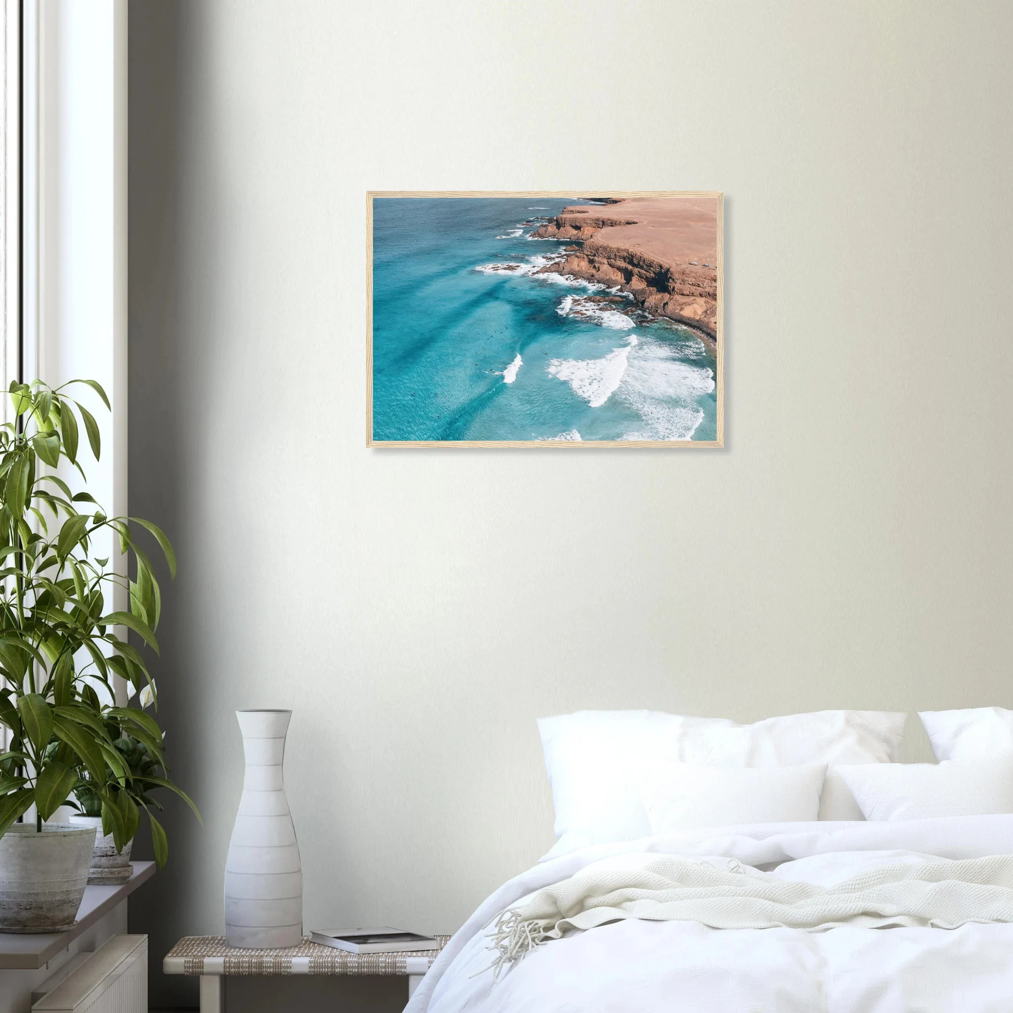 Fuerteventura, Spanien – Kanareninsel mit Vulkangestein-Reefbreaks im Norden und ganzjährig konstantem Atlantik-Swell. Poster im Holzrahmen.