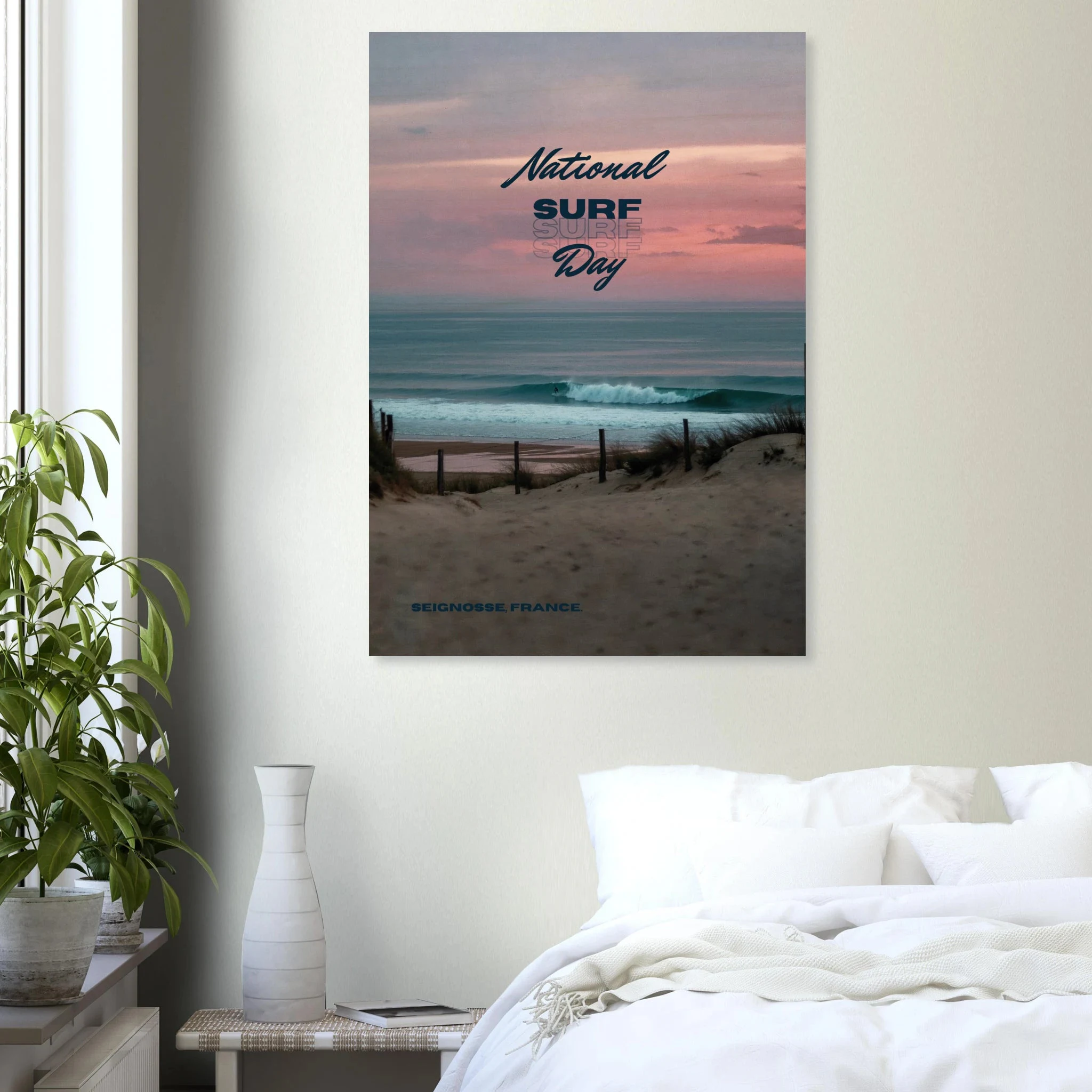 Seignosse, Frankreich – Dünenstrand in den Landes mit hohlen Beachbreaks und ausgeprägter Herbstsaison. Kunstdruck auf Holz.