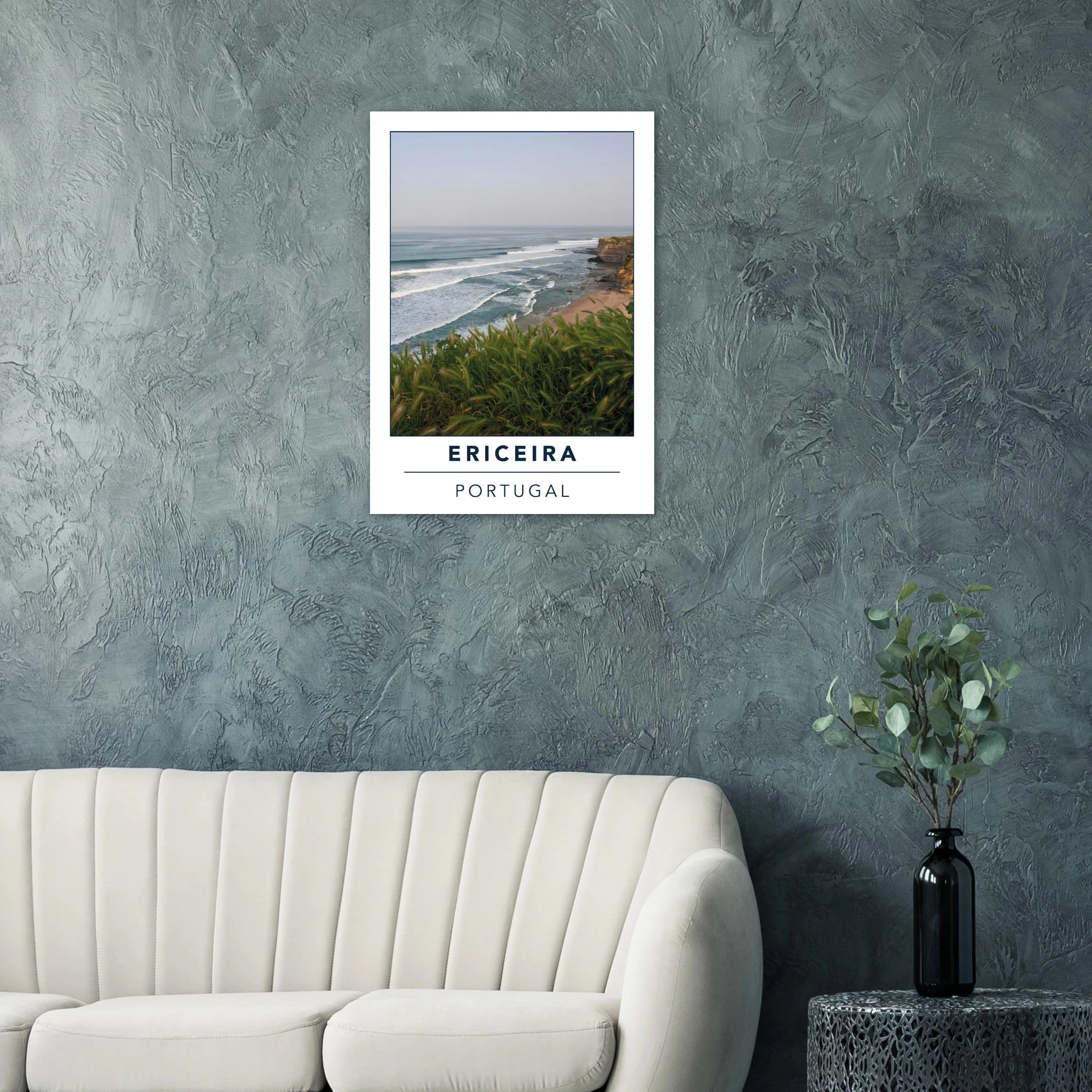 Ericeira, Portugal – World Surfing Reserve nördlich von Lissabon mit Reefbreaks wie Coxos und Ribeira d'Ilhas. Poster.