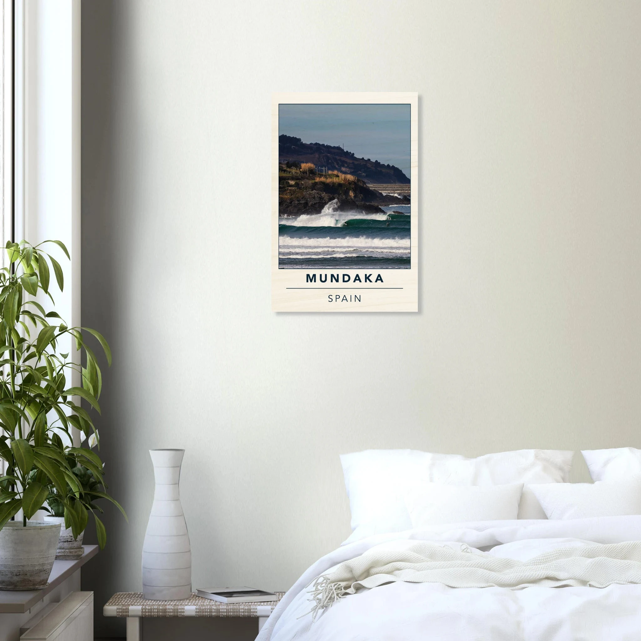 Mundaka, Spanien – Linke Flussmündungswelle im Baskenland, eine der längsten Barrels Europas. Kunstdruck auf Holz.
