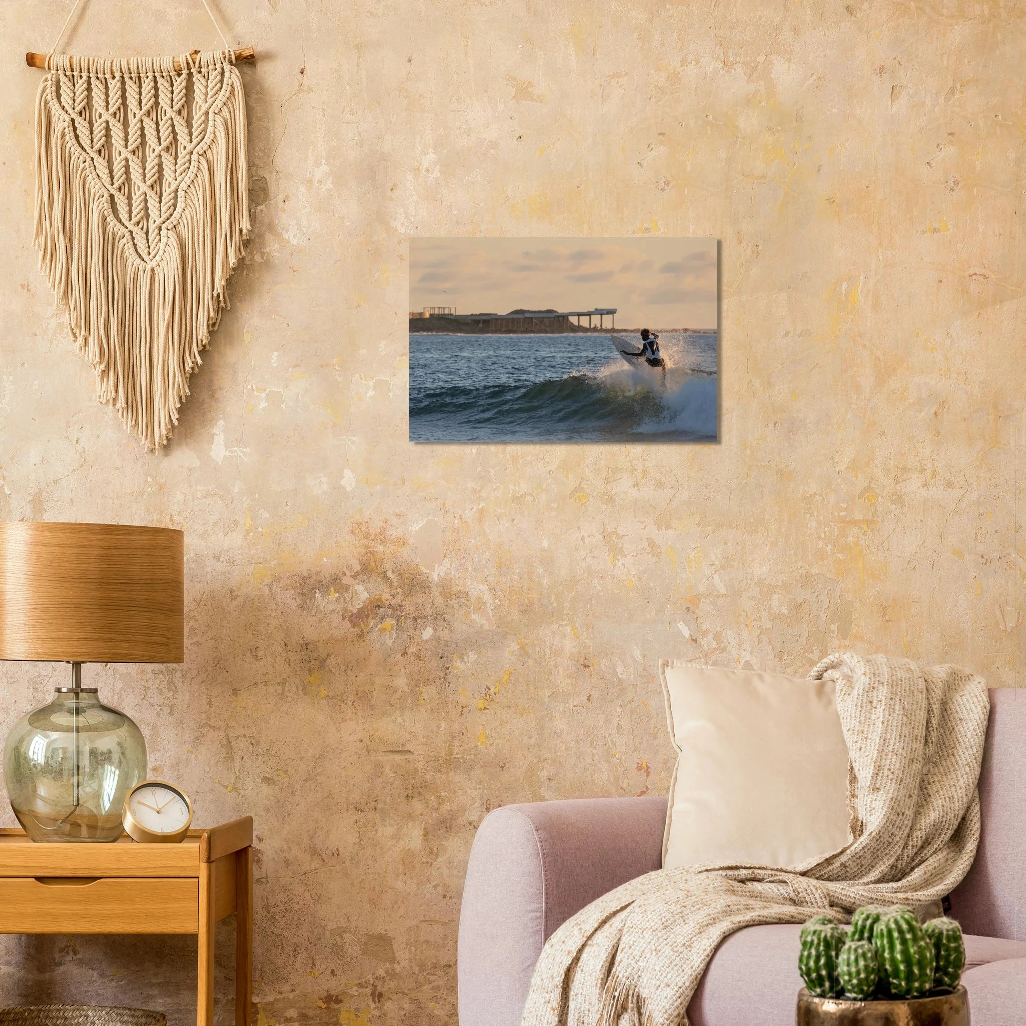 Busua, Ghana – Westafrikanisches Fischerdorf an der Goldküste mit konstantem Beachbreak und Surfschulen. Kunstdruck auf Alu-Dibond.