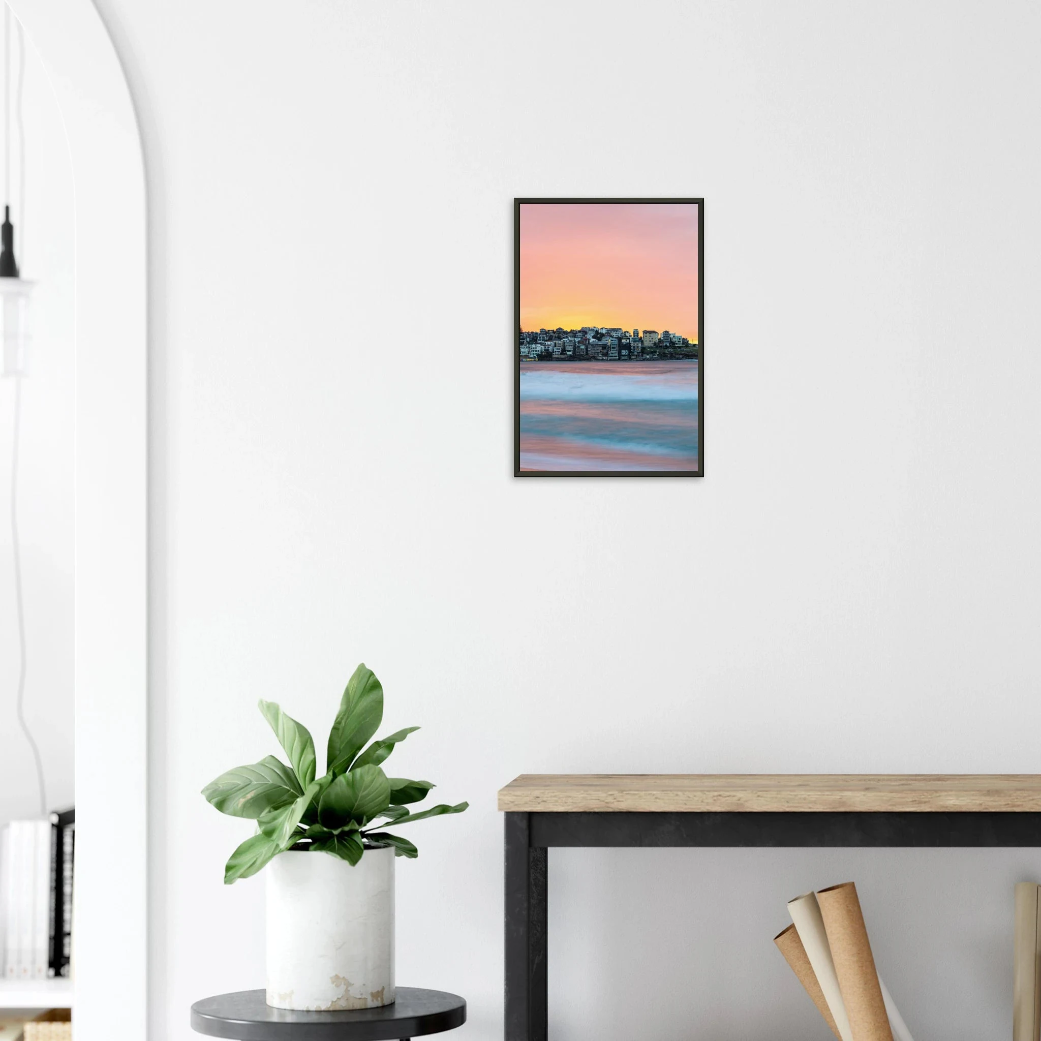 Bondi Beach, Australien – Ikonischer Stadtstrand im Osten Sydneys mit klassischem Beachbreak und Surfkultur-Geschichte. Poster im Metallrahmen.