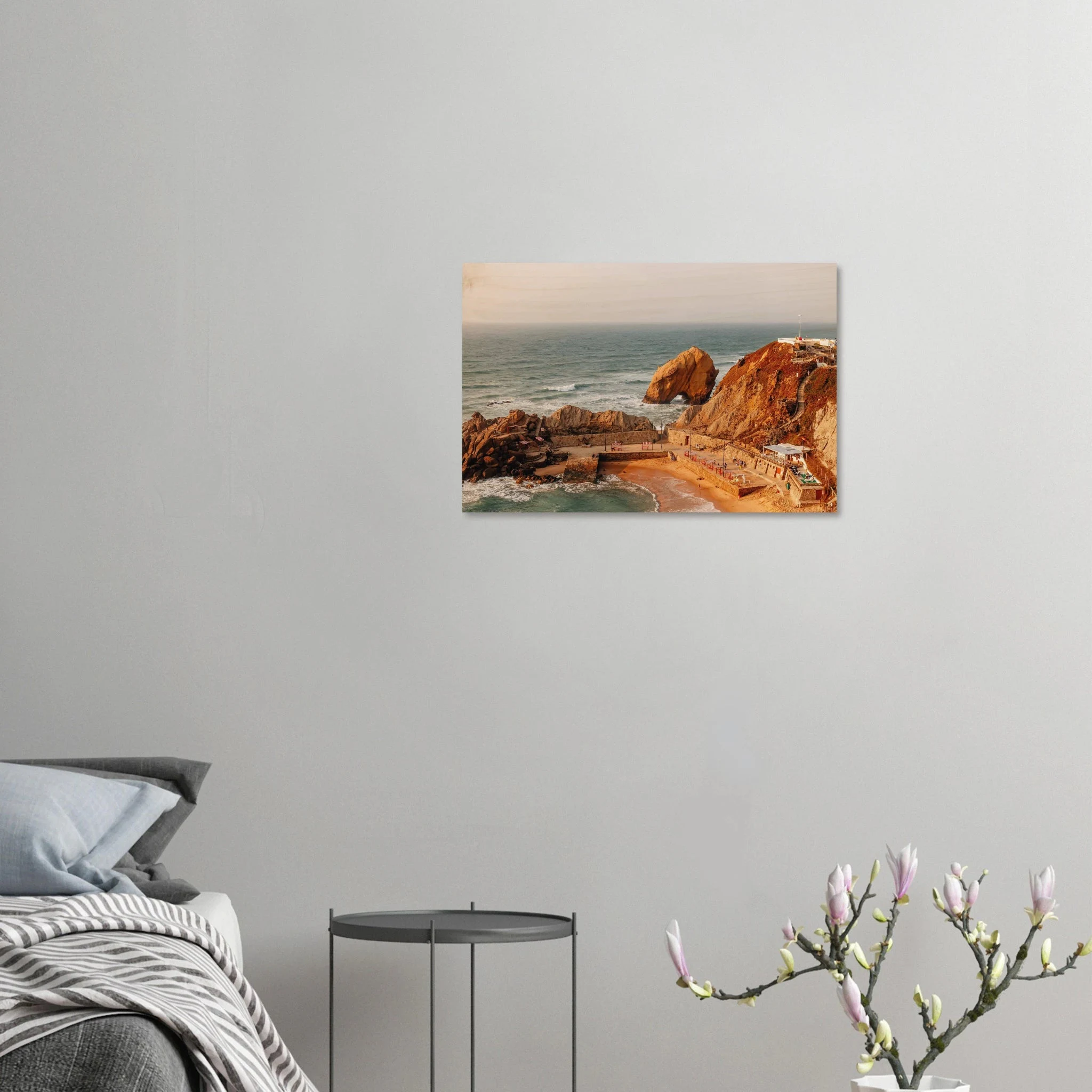 Santa Cruz, Spanien – Kanarische Hauptstadt Teneriffas mit Reefbreaks an der Nordküste wie El Confital. Kunstdruck auf Holz.