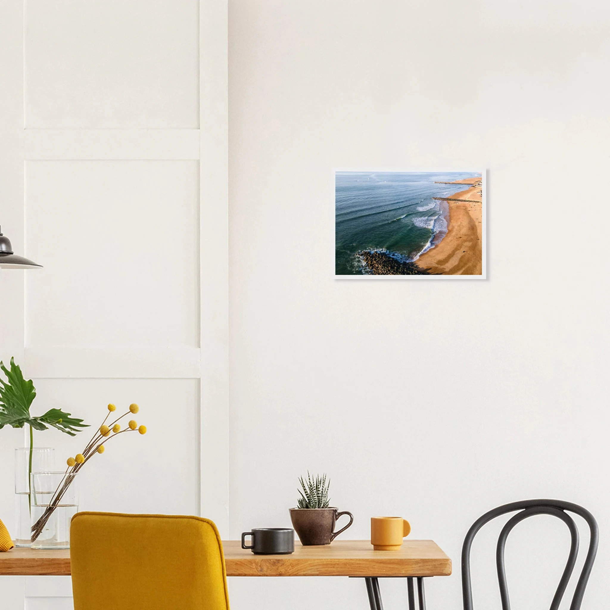 Capbreton, Frankreich – Hafenstadt an der französischen Atlantikküste mit Gouf-Canyon vor der Küste und kräftigen Beachbreaks. Poster im Holzrahmen.