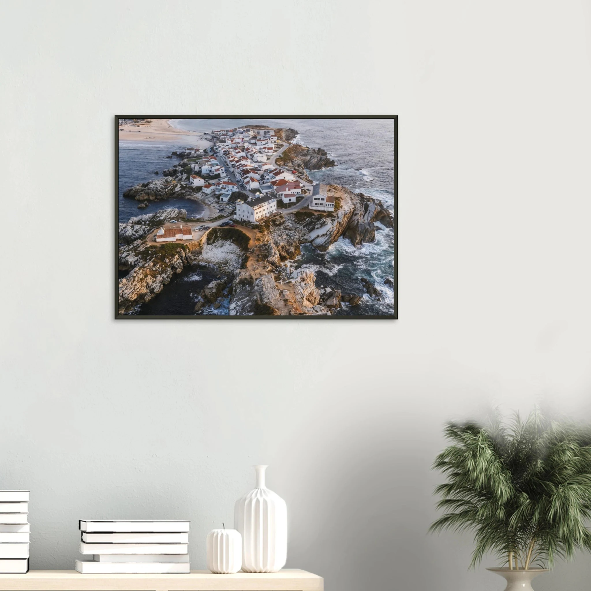 Peniche, Portugal – Halbinsel mit Supertubos-Beachbreak, Austragungsort der WSL Meo Rip Curl Pro Portugal. Poster im Metallrahmen.